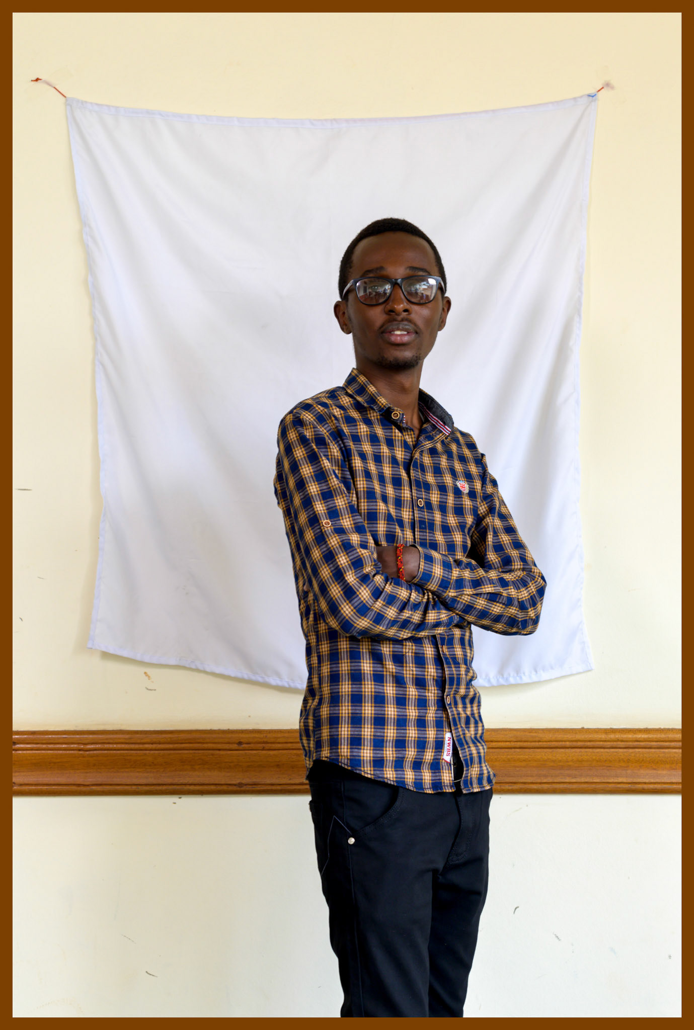 Fiston comes from a fmaily of graphic designers. He has leased an machine for emboidering designs onto shirts and t-shirts. In the first month he has found ten new customers.