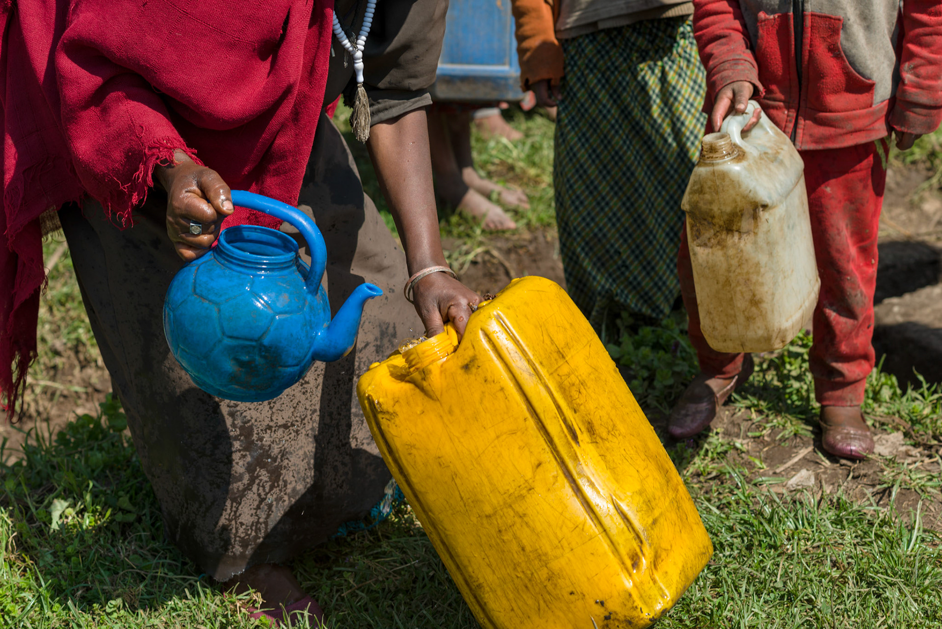 The Suke hand dug well is a bore well with a manual pump, provided by the Austrian Red Cross.
Prior to this well, women had to travel long distances to fetch water; in a dry period often over a day.