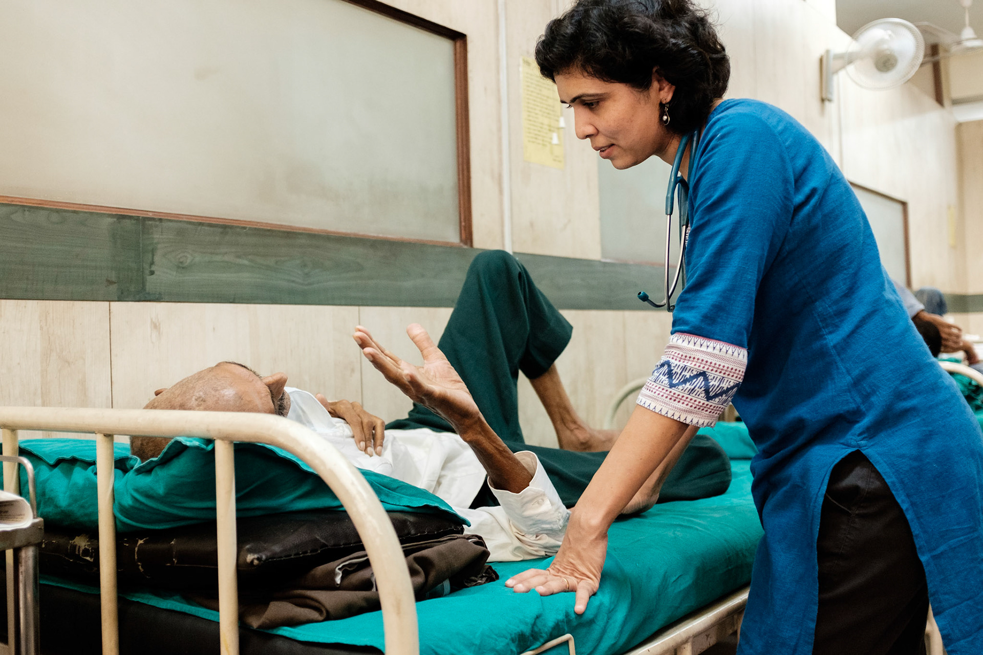 Dr Savita consults with a patient. He is an IV drug user, carries HIV, and has tuburculosis. Dr Savita hopes to stabilise him, and get him back on to his anti-retroviral medications. With no job or family to go to, Dr Savita is pessimistic for his longer term future.