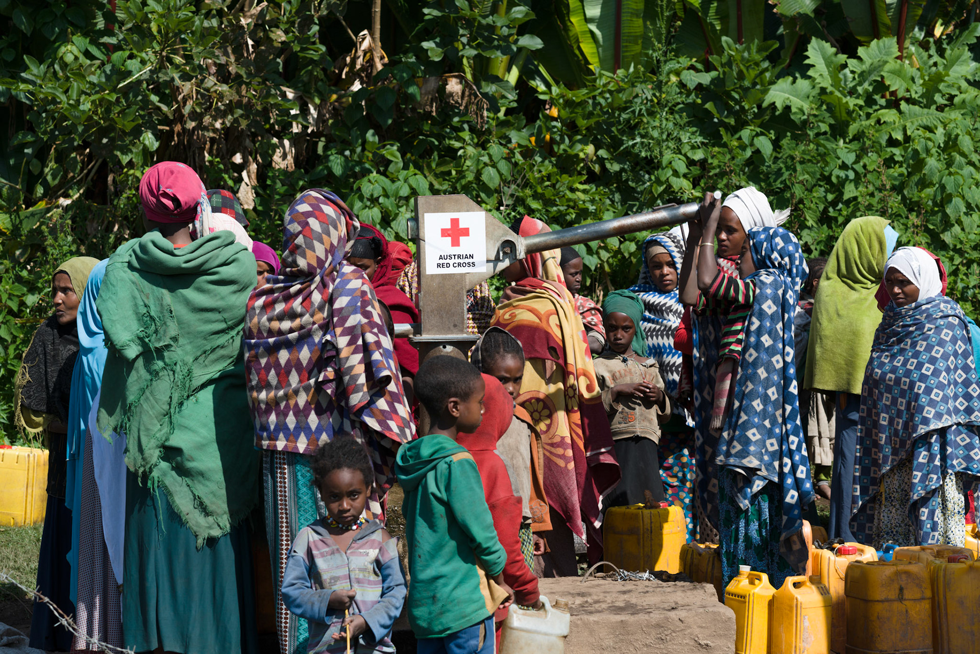 The Suke hand dug well is a bore well with a manual pump, provided by the Austrian Red Cross.
Prior to this well, women had to travel long distances to fetch water; in a dry period often over a day.