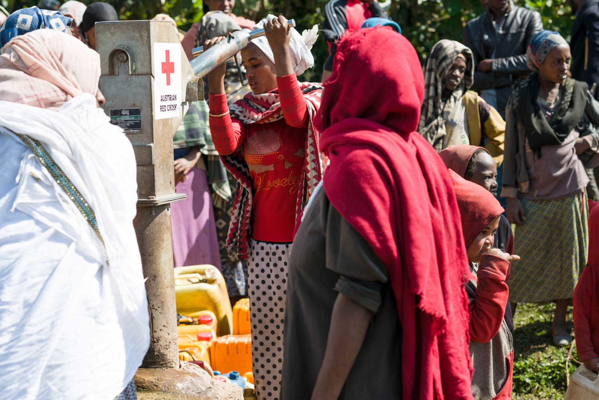 The Suke hand dug well is a bore well with a manual pump, provided by the Austrian Red Cross.
Prior to this well, women had to travel long distances to fetch water; in a dry period often over a day.