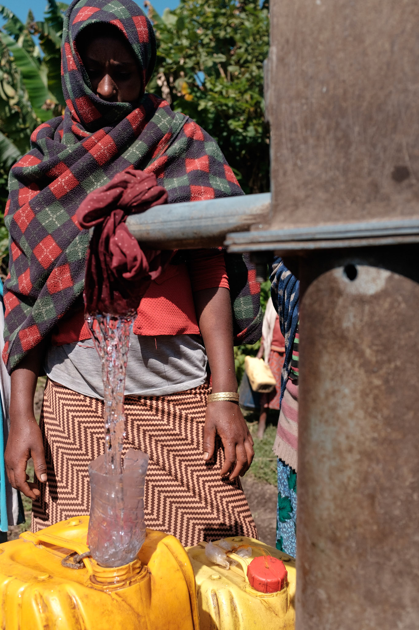 The Suke hand dug well is a bore well with a manual pump, provided by the Austrian Red Cross.
Prior to this well, women had to travel long distances to fetch water; in a dry period often over a day.