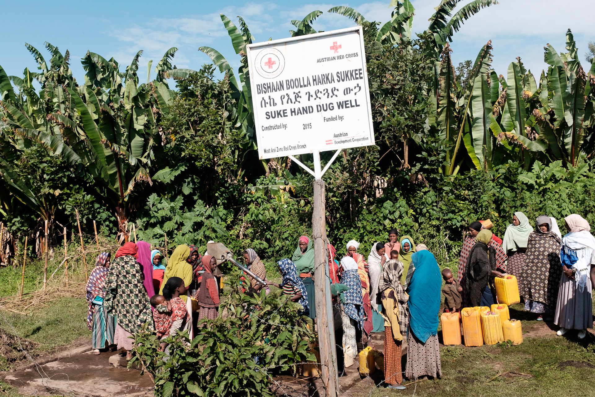 The Suke hand dug well is a bore well with a manual pump, provided by the Austrian Red Cross.
Prior to this well, women had to travel long distances to fetch water; in a dry period often over a day.