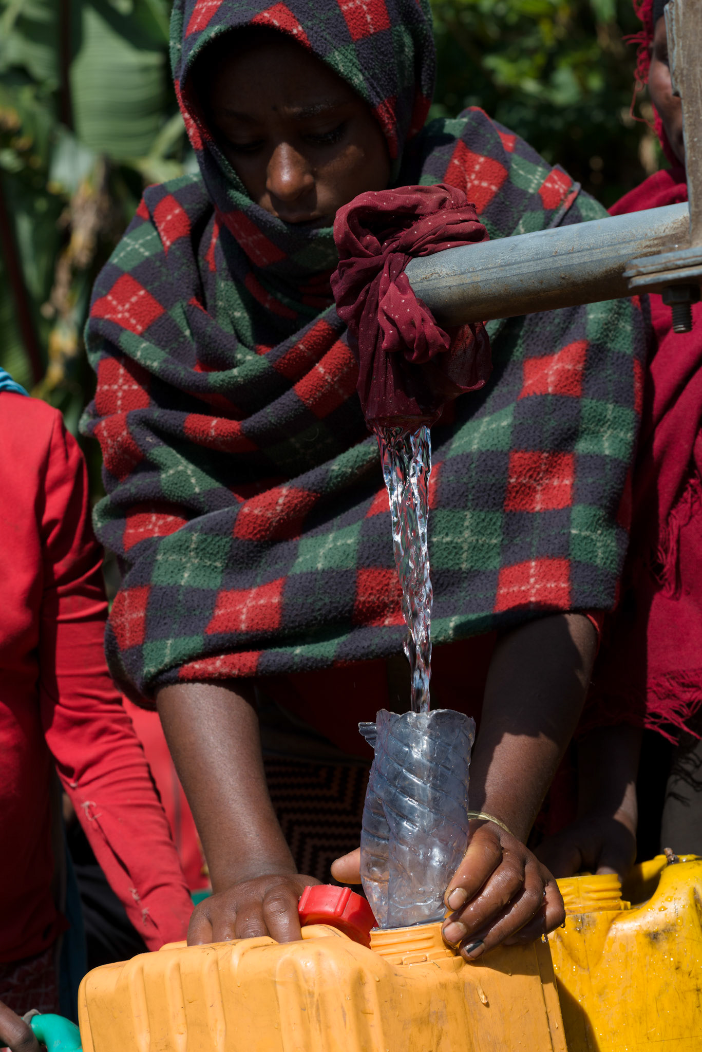 The Suke hand dug well is a bore well with a manual pump, provided by the Austrian Red Cross.
Prior to this well, women had to travel long distances to fetch water; in a dry period often over a day.
