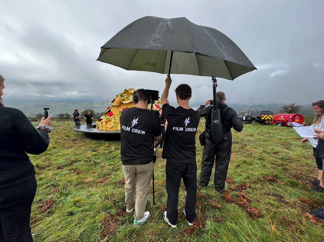 SOUTHAN & HARRY ON BTS. COME RAIN OR SHINE...