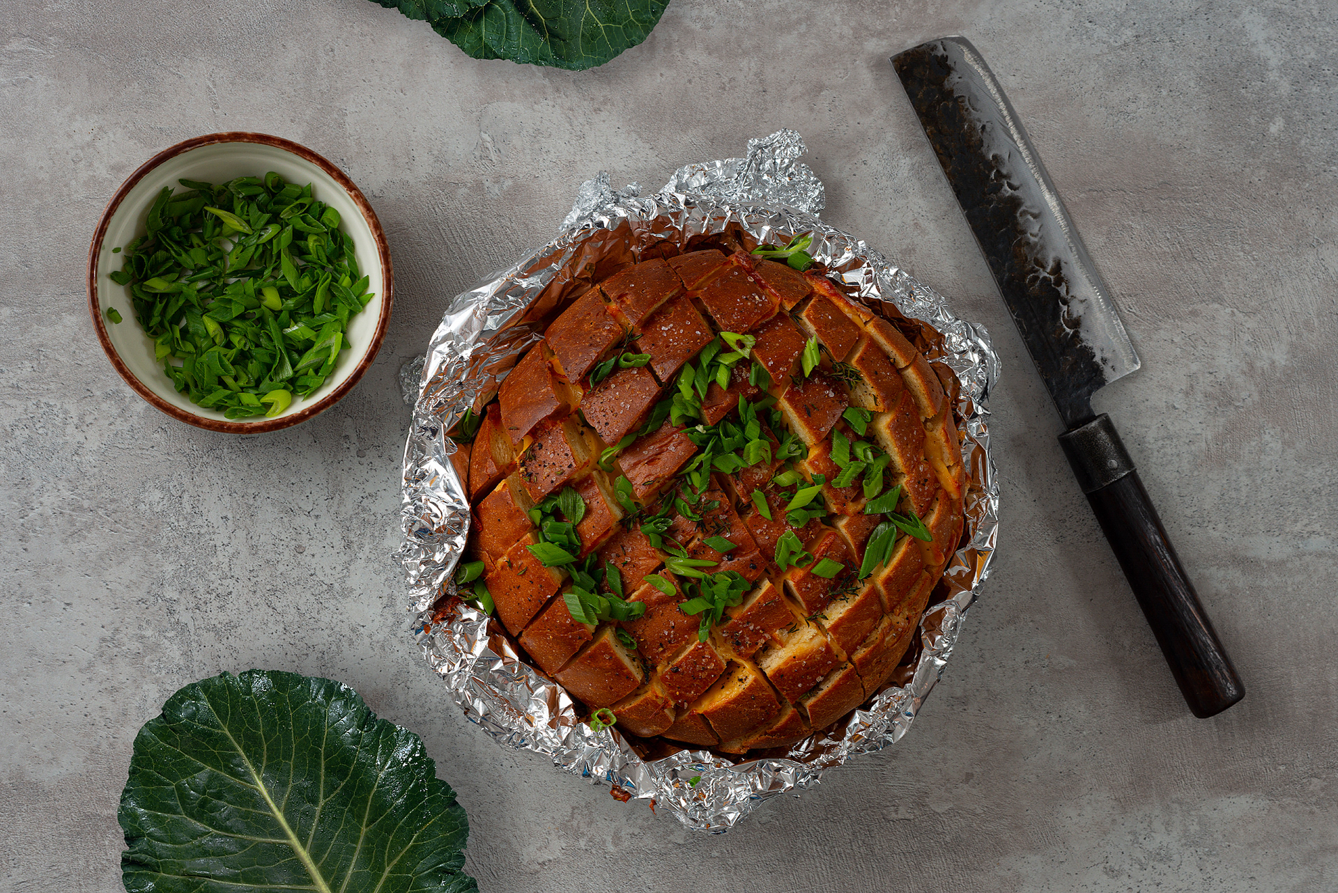 Профессиональный снимок хлебной закуски с сыром для сайта заказчика
