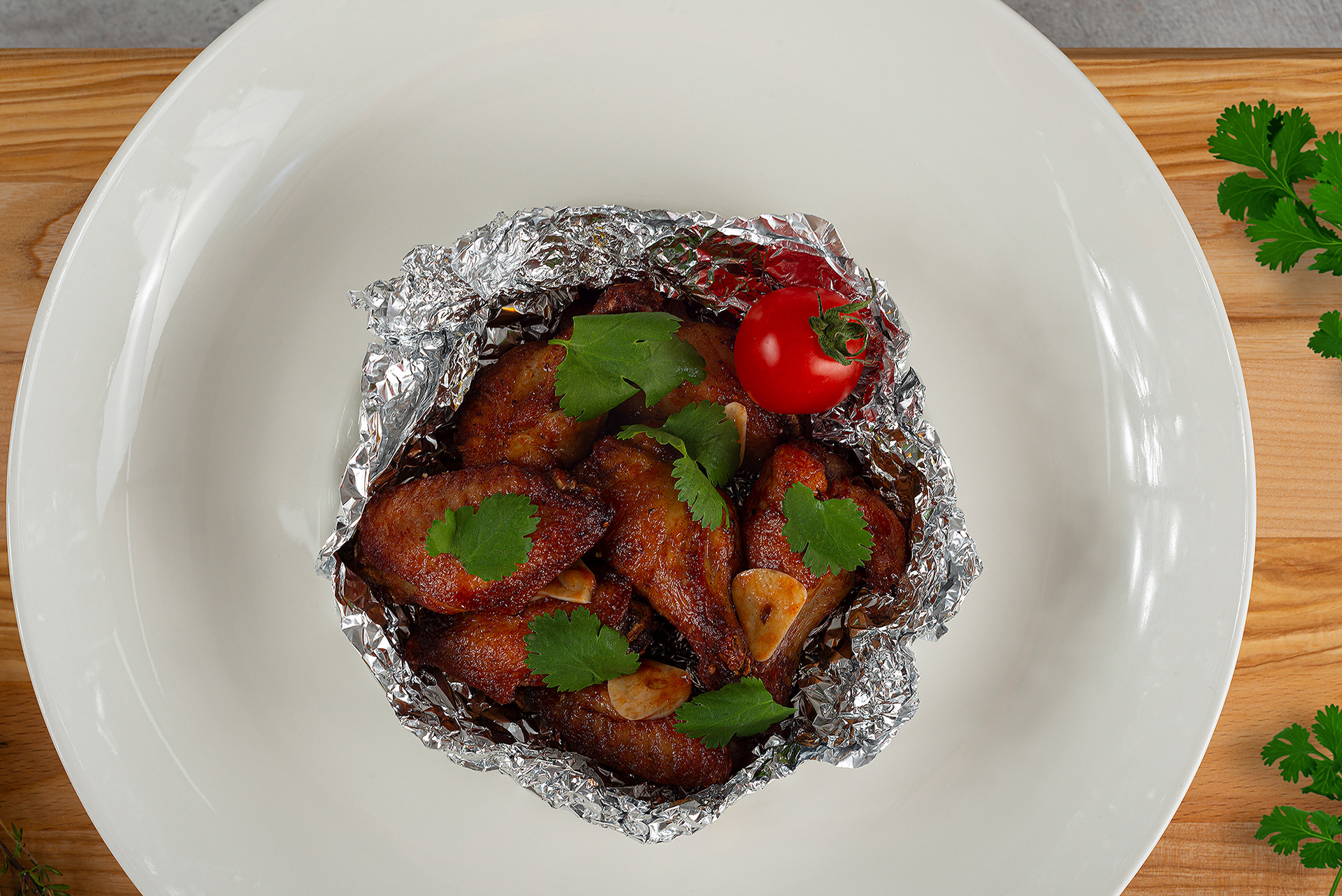 Профессиональный снимок приготовленной курочки для сайта заказчика