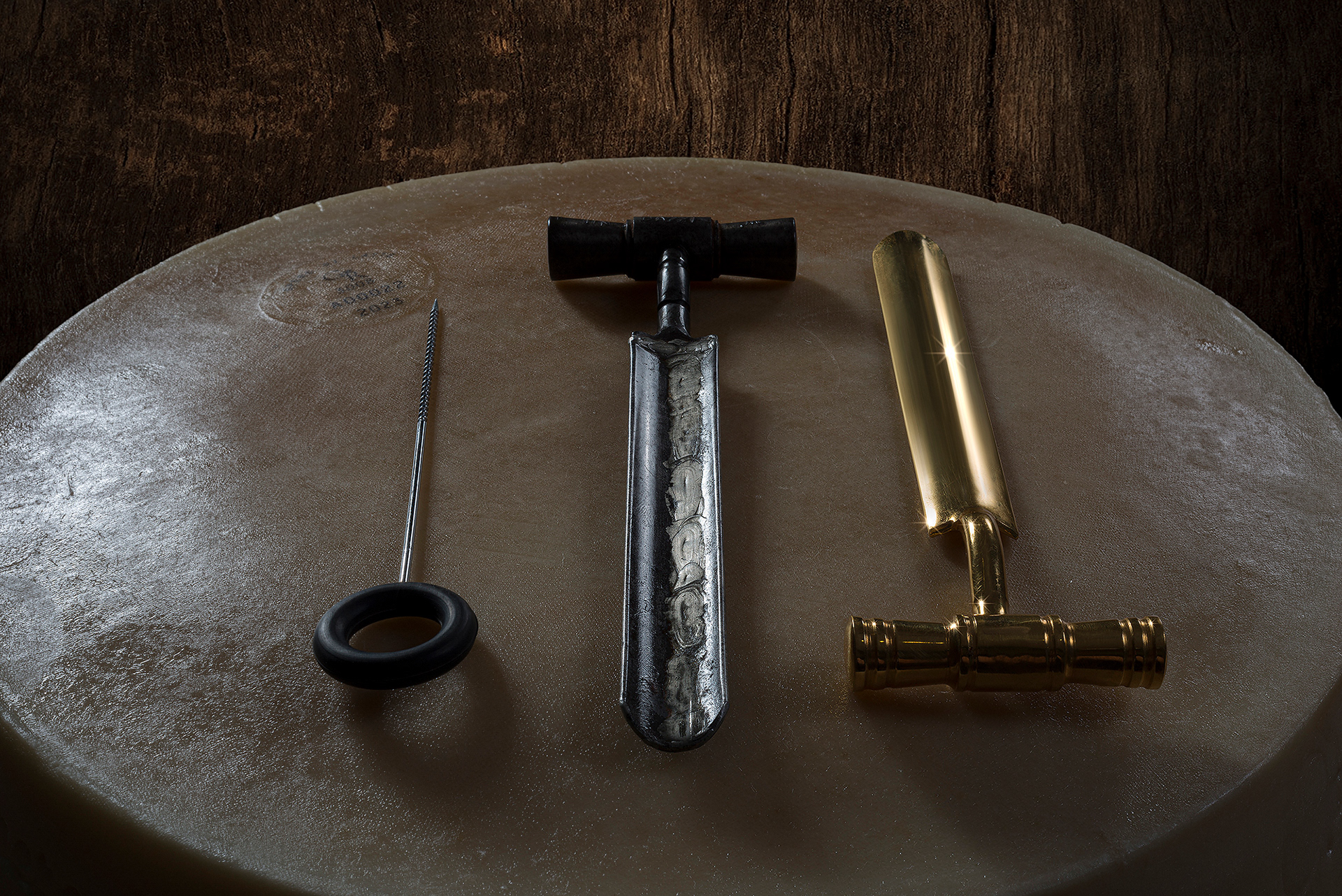 Профессиональный снимок инструментов сыровара