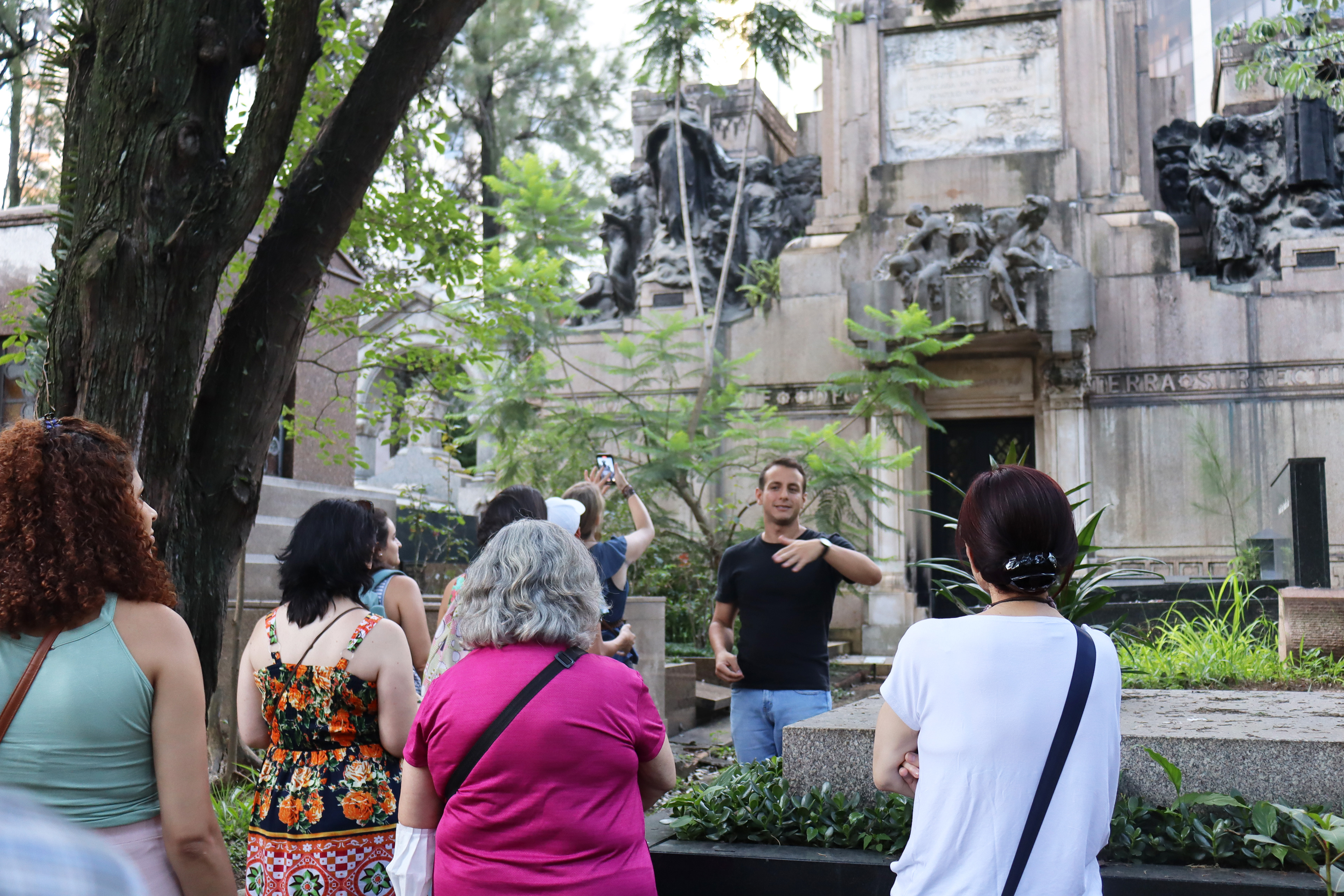 Visita mediana no cemitério da Consolação