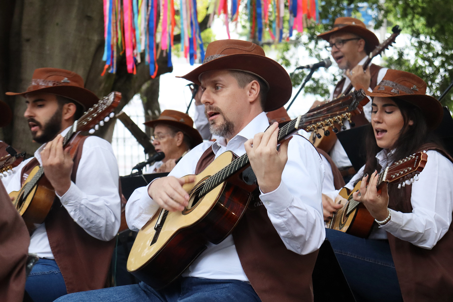 Apresentação da Orquestra de Viola de Jundiaí