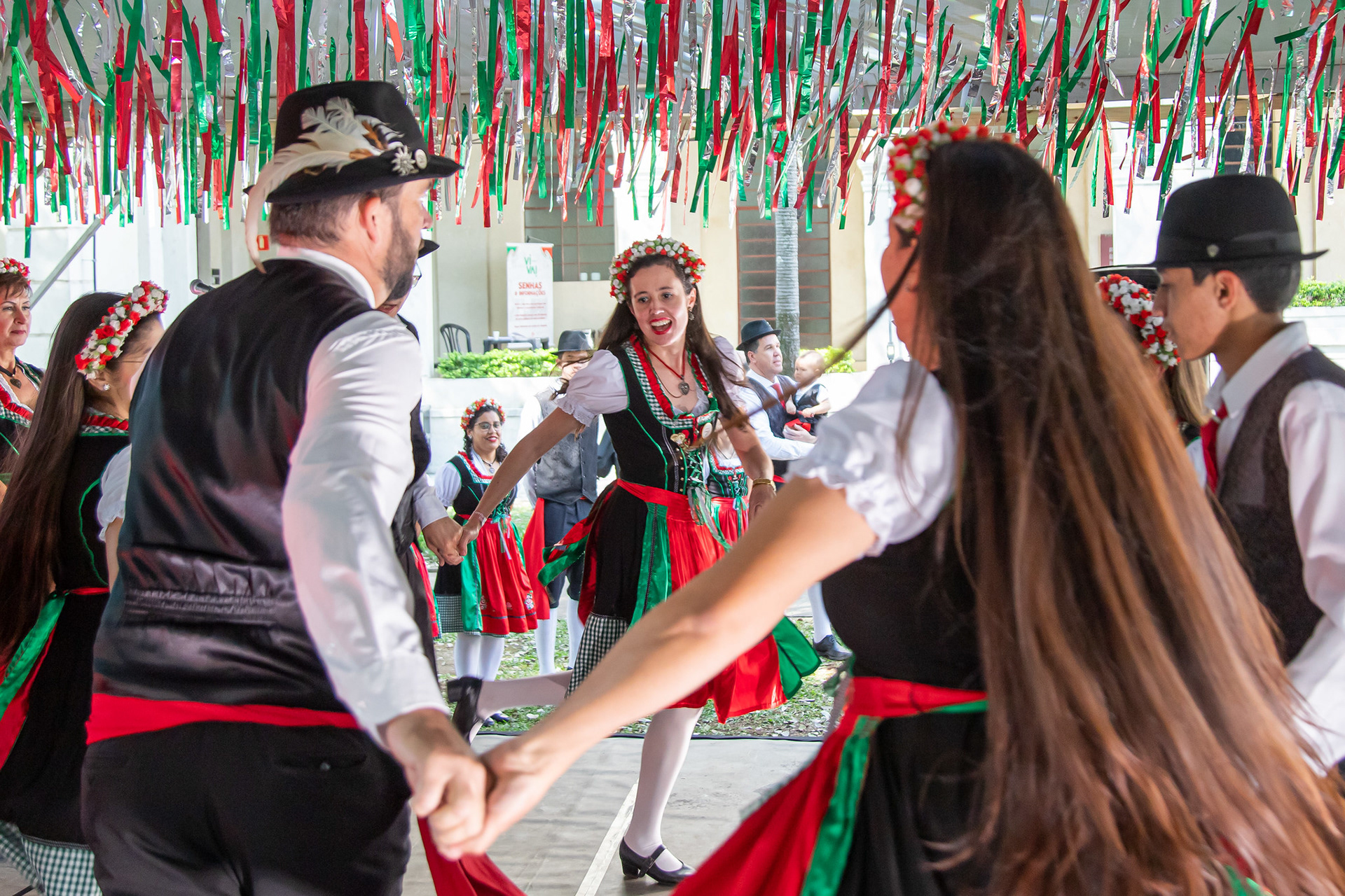 Apresentacão de dança italiana no Festival Viva Itália