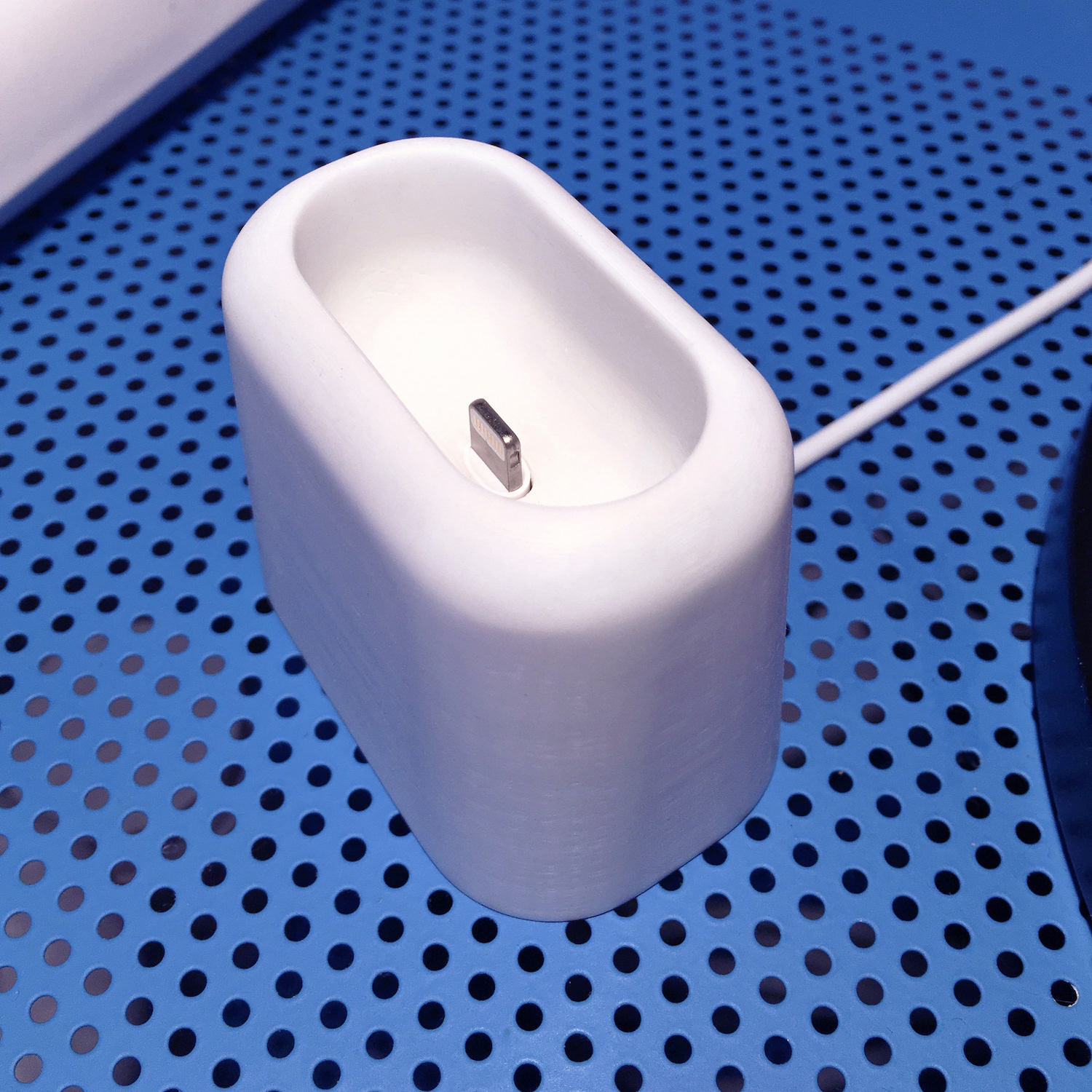 AirPods dock
