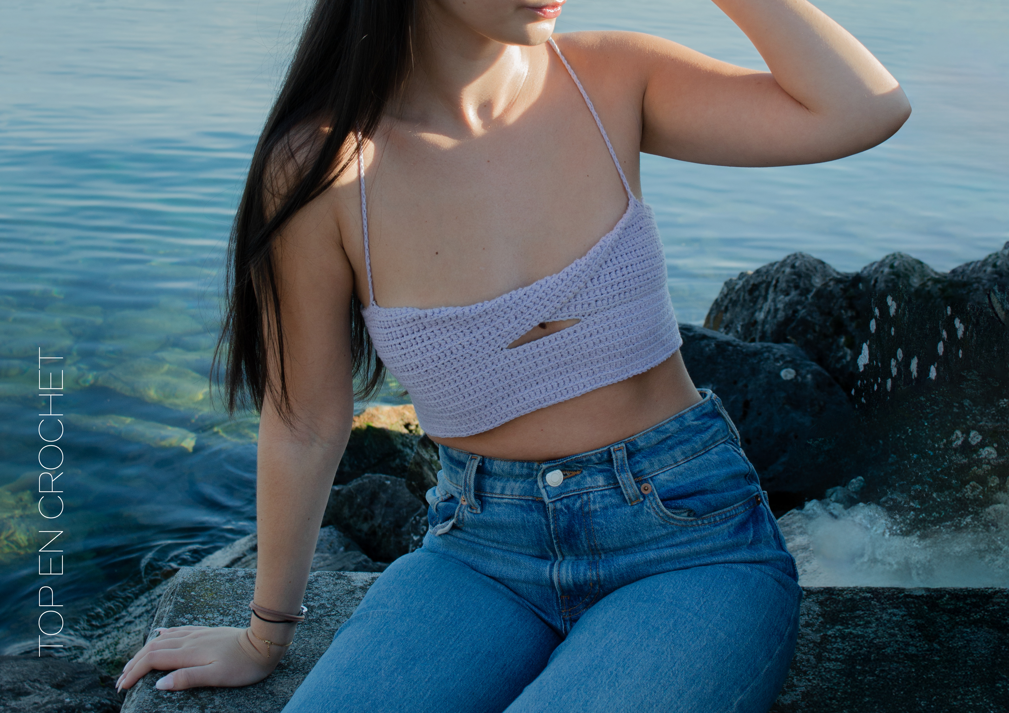 Haut en crochet entièrement réalisé à la main