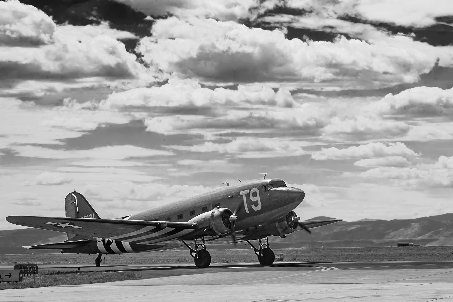 Douglas C-47/DC-3 T9.  Rocky Mountain Metropolitan Airport, Colorado. August 2010