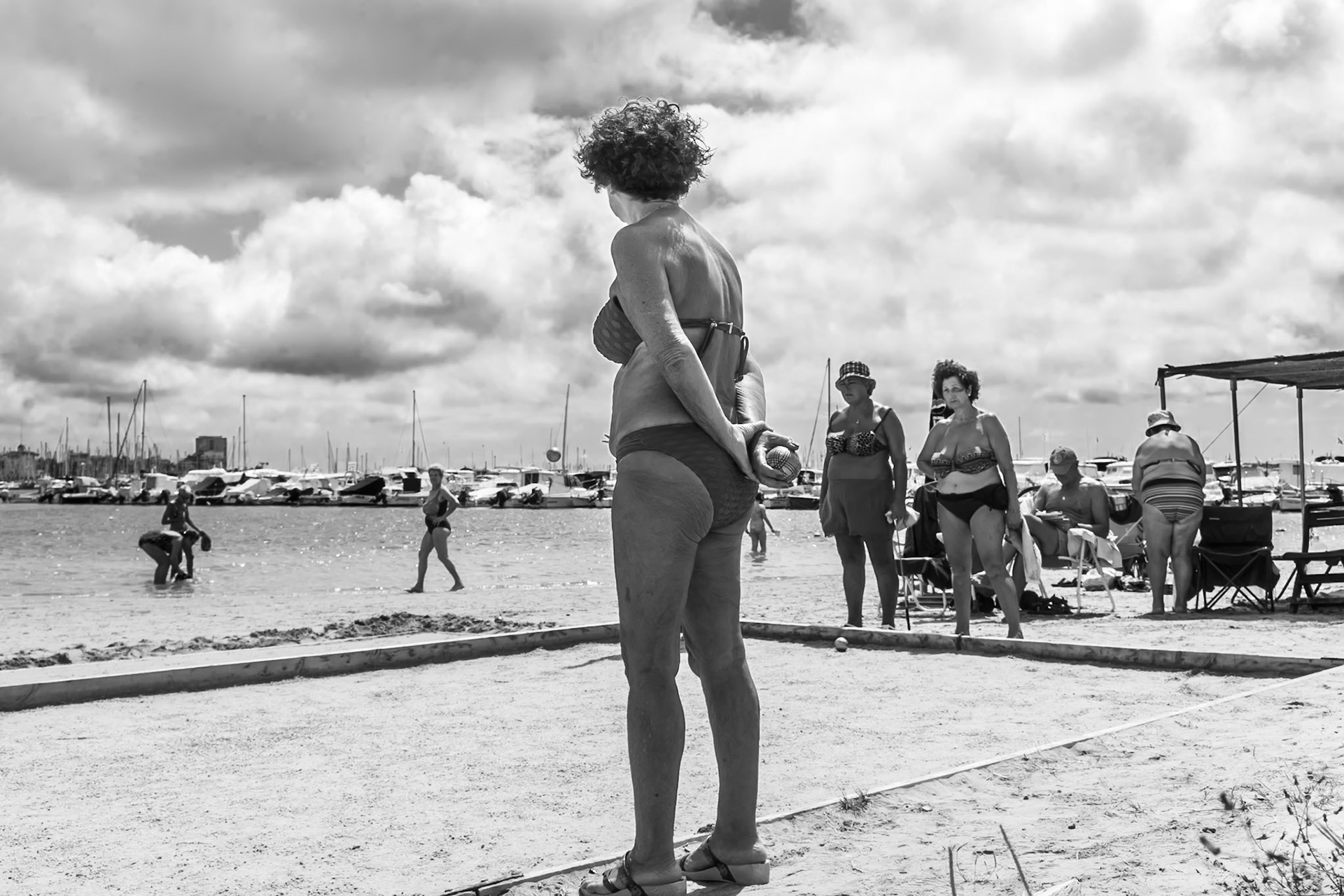 It's not just the young hardbodies. Torrevieja, Valenciana. July 2017.