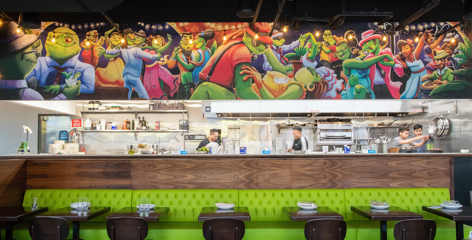 El-Sapo-Cuban-Restaurant-Mural-Design-With-Dancing-Toads