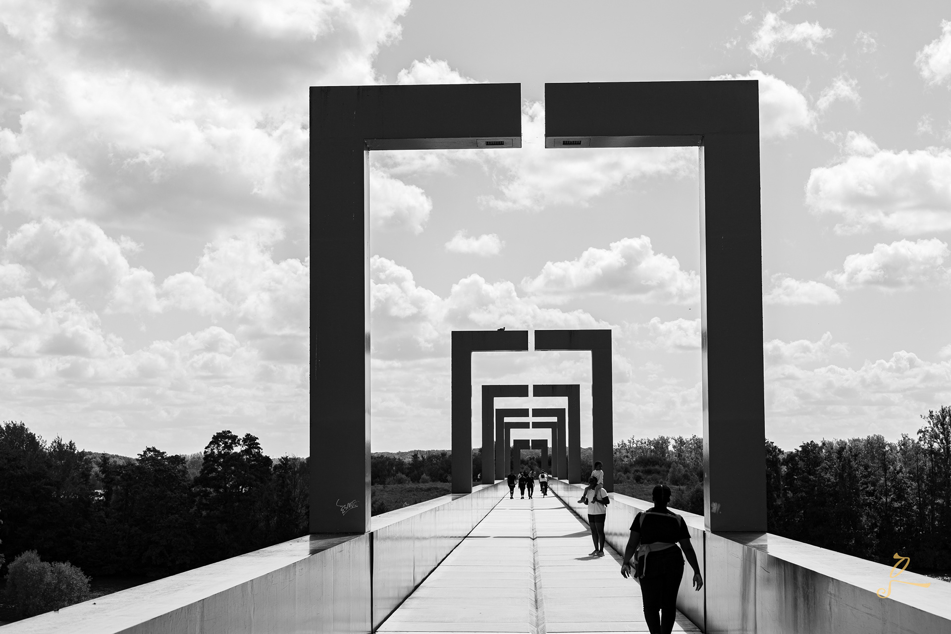 espace de marche, étendue de verdure, découvre l'axe majeur à cherry montoise, c'est juste magnifique, des hectares de marche, des espaces barbecue 
