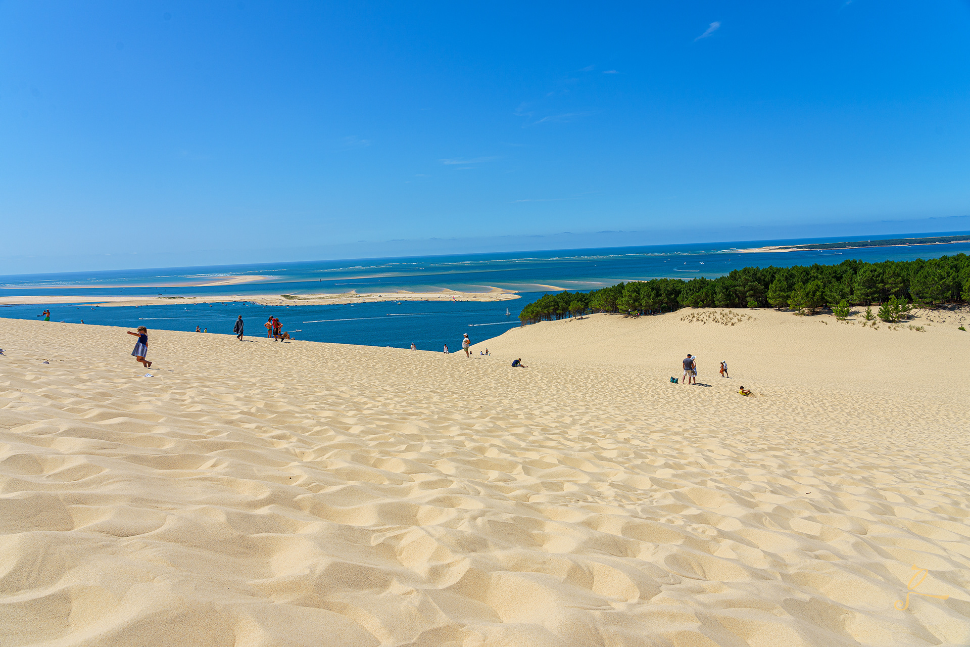 la dune du pilat, c'est incroyable la montée sportive, suivie d'une vue magnifique 