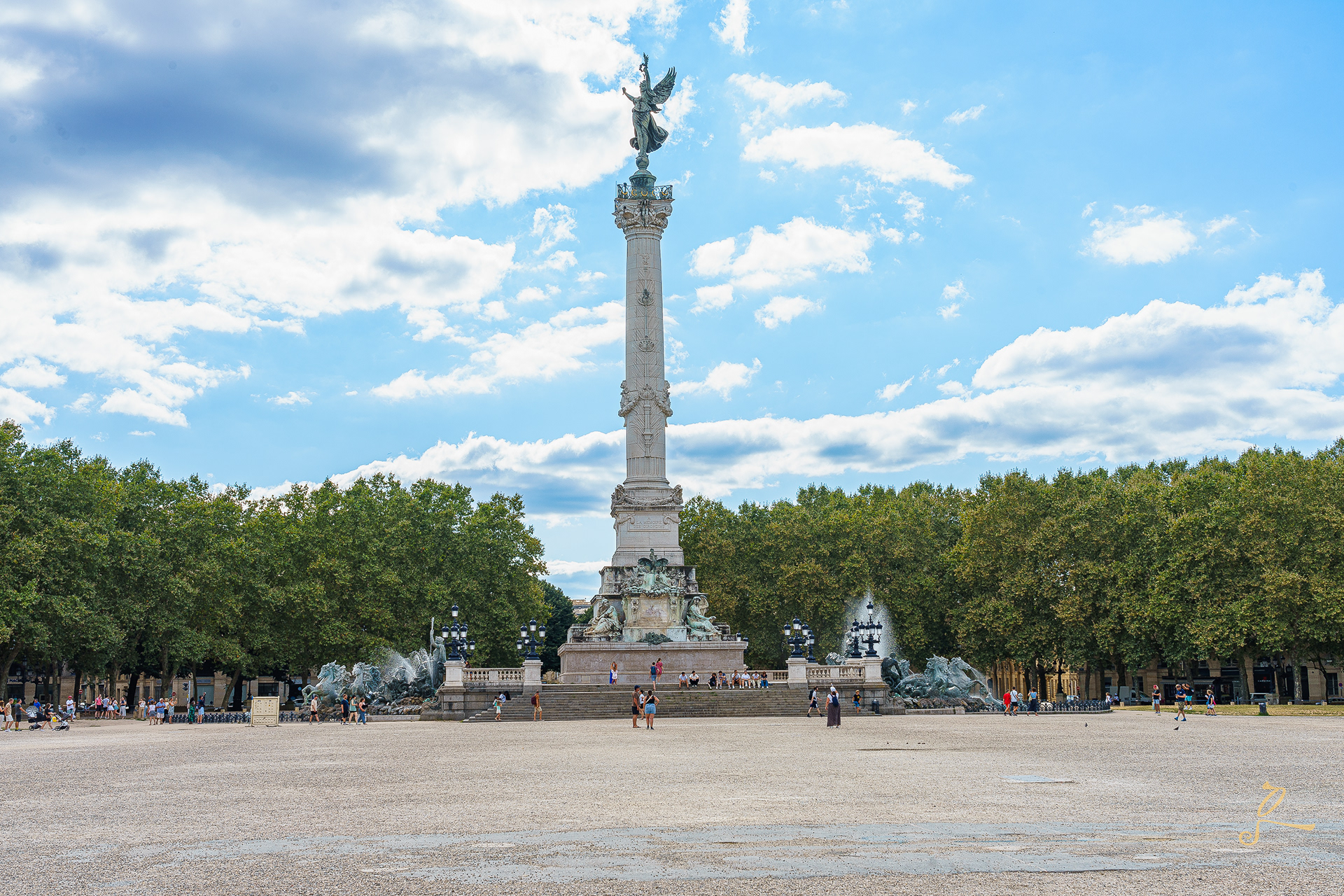 incontournable de bordeaux, passez à quinconces 