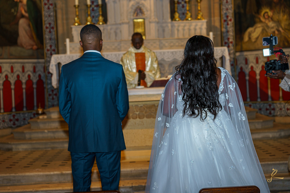 mariage à Metz, très belle bénédiction et cérémonie, mariage à l'église couplée à un bapteme, couple amoureux avec beaucoup d'émotions, Sibiry photographie toujours au coeur de l'action