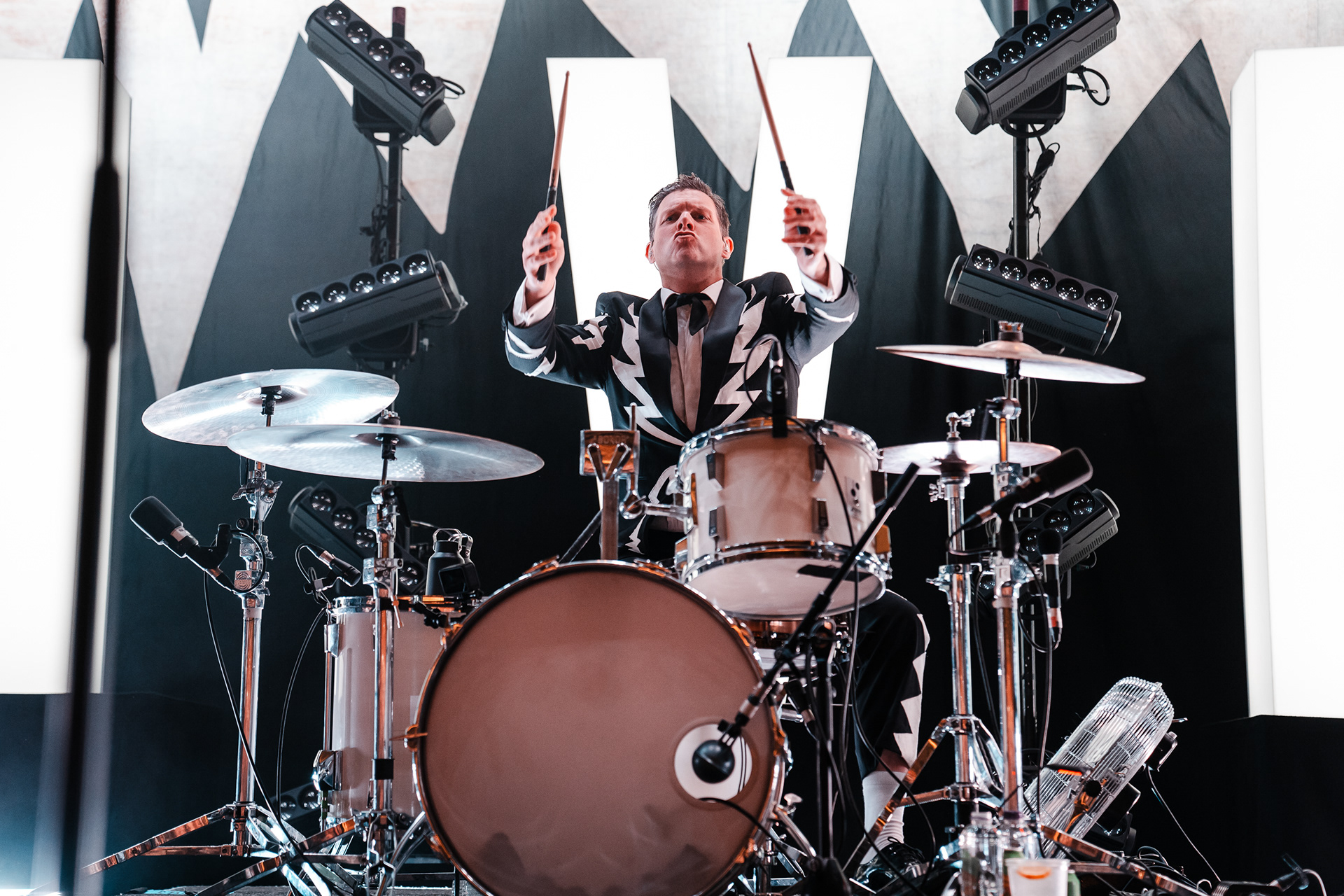 THE HIVES