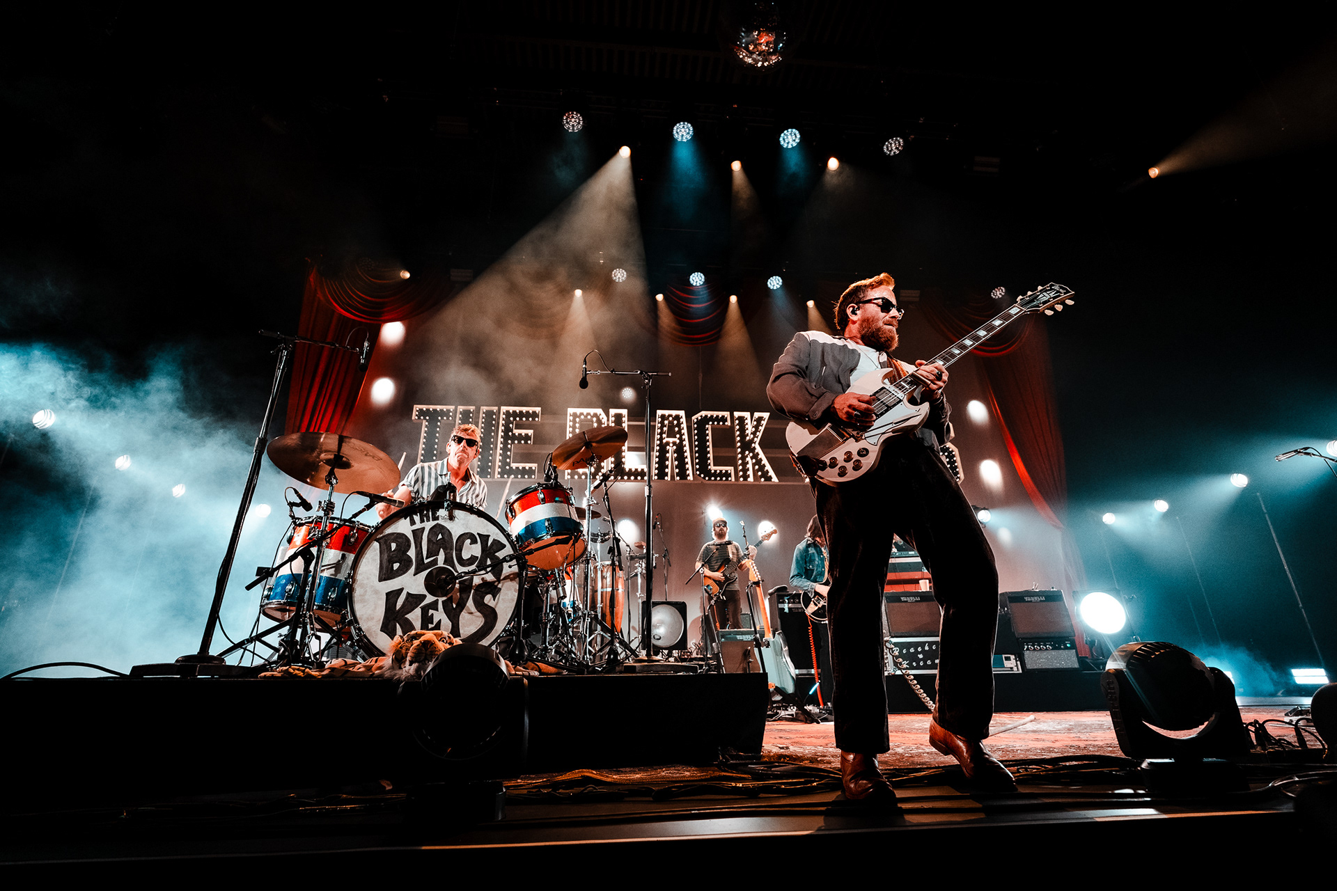 THE BLACK KEYS