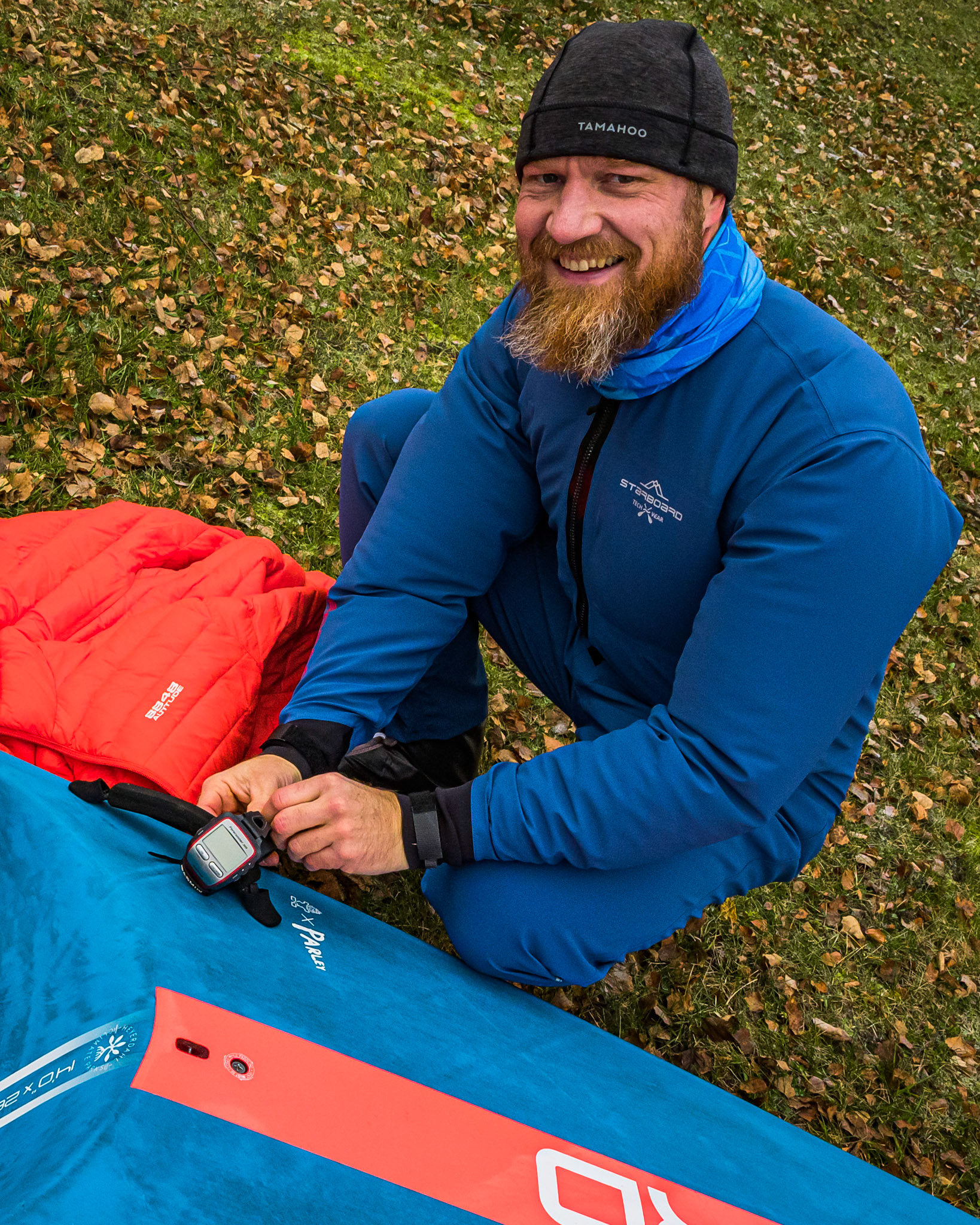 Johan Ulfving prepping his stand up paddleboard.