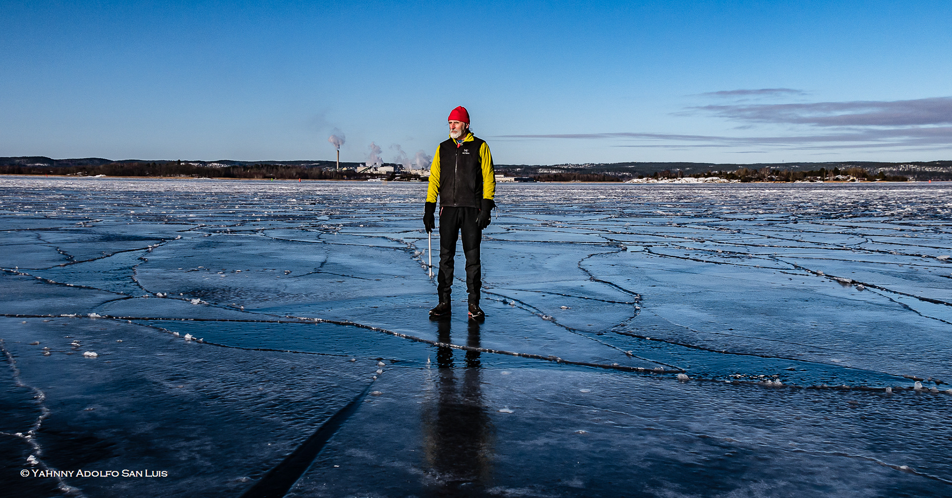 Erik Wallgren walking on frozen Bråviken