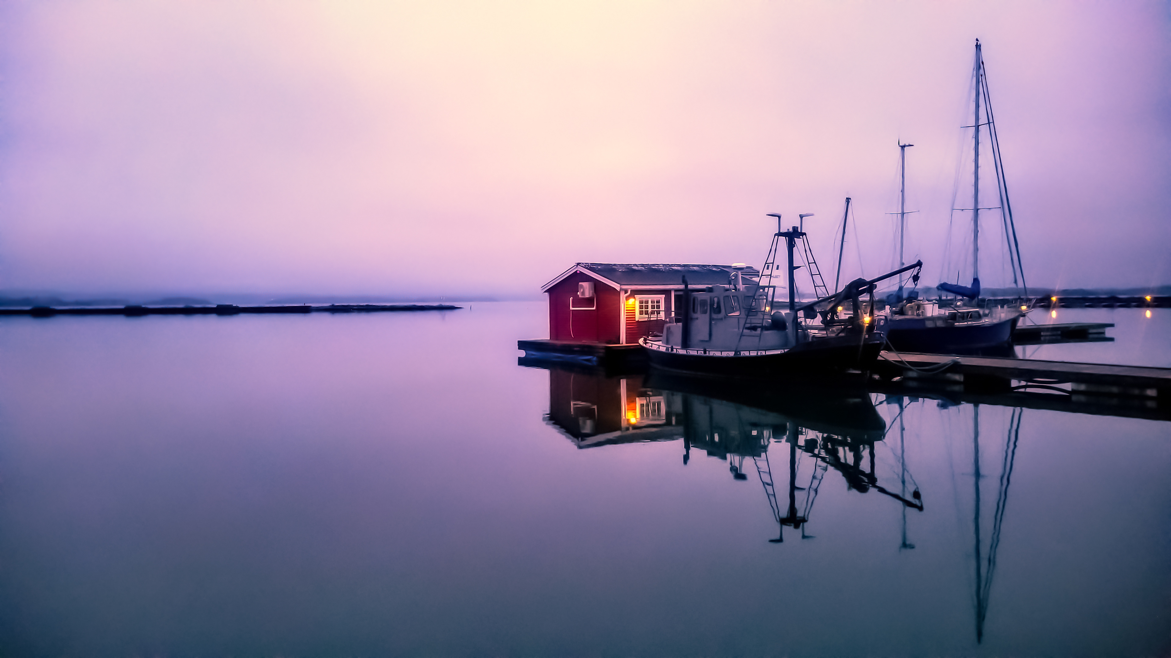 Cold misty morning on Lindö Harbour