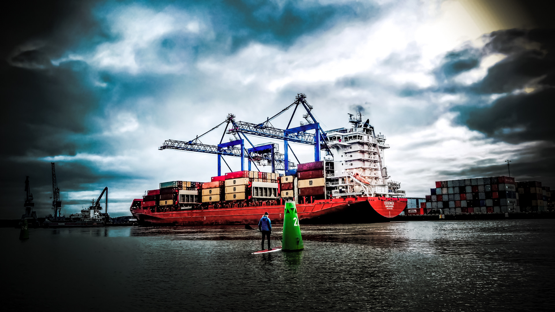 Erik facing a cargo ship passing through Bråviken
