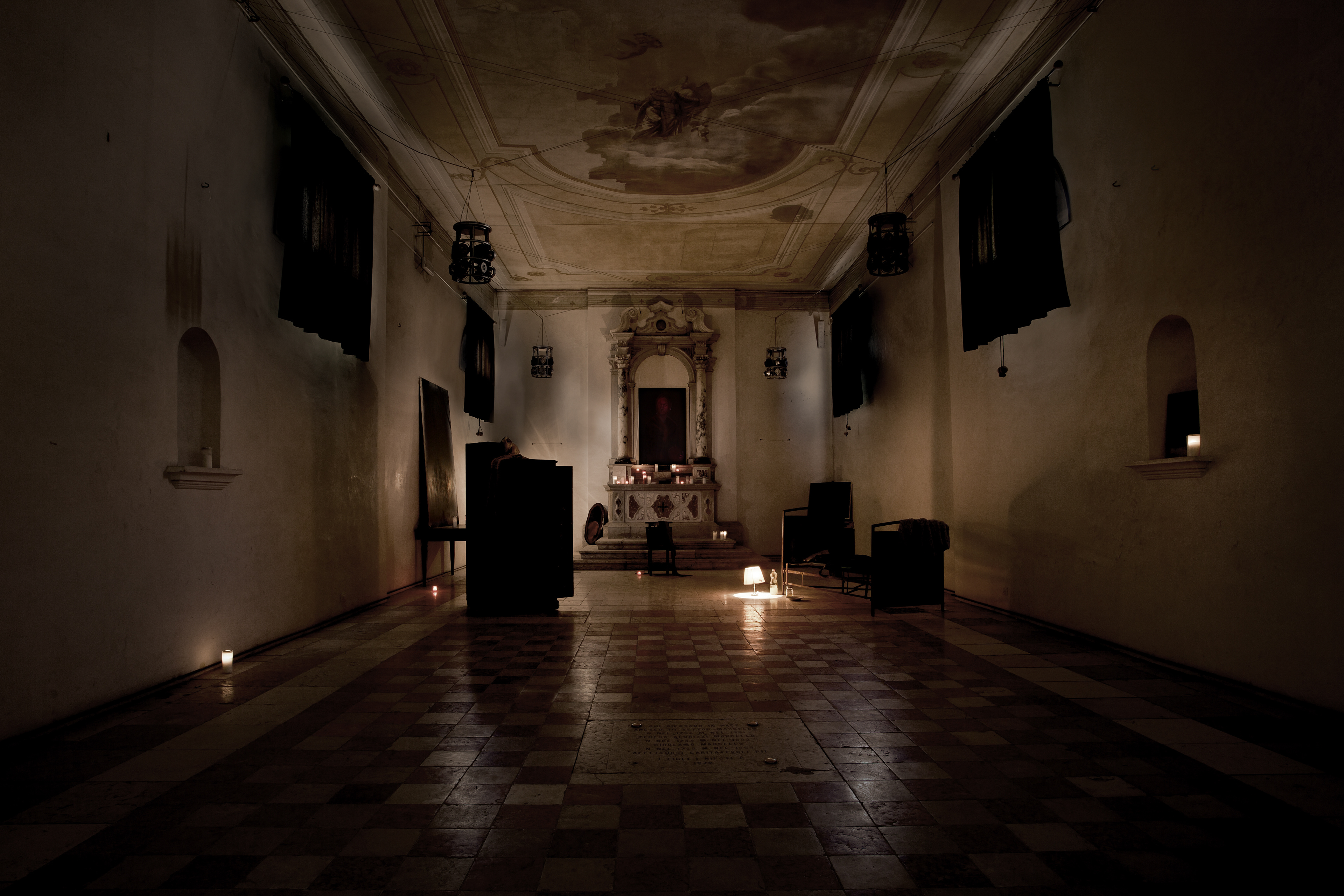 View of the installation "Vere Deus Absconditus"