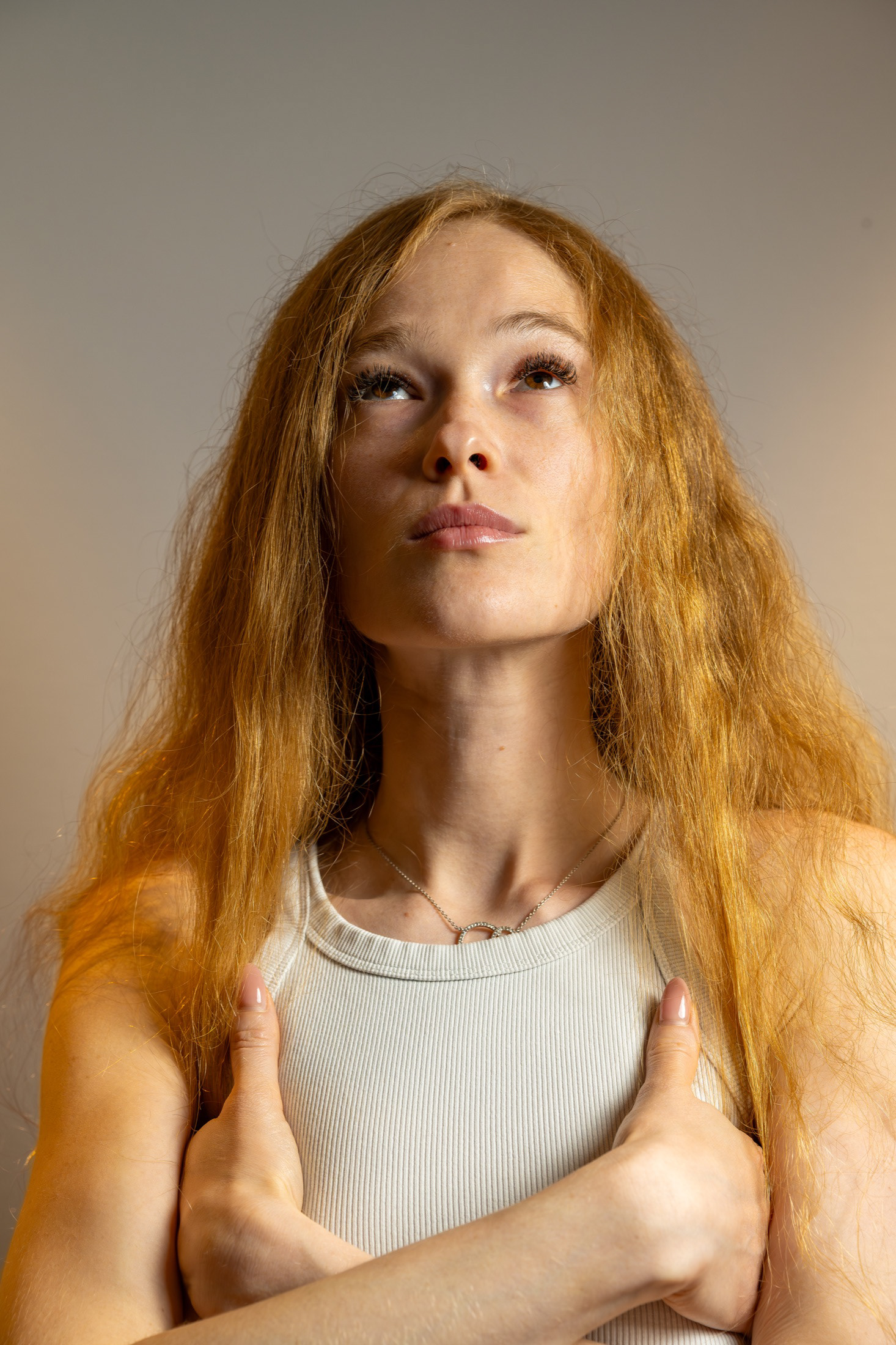 Sasha Sytenko — portrait in warm light. Photography: Martin Fennema.