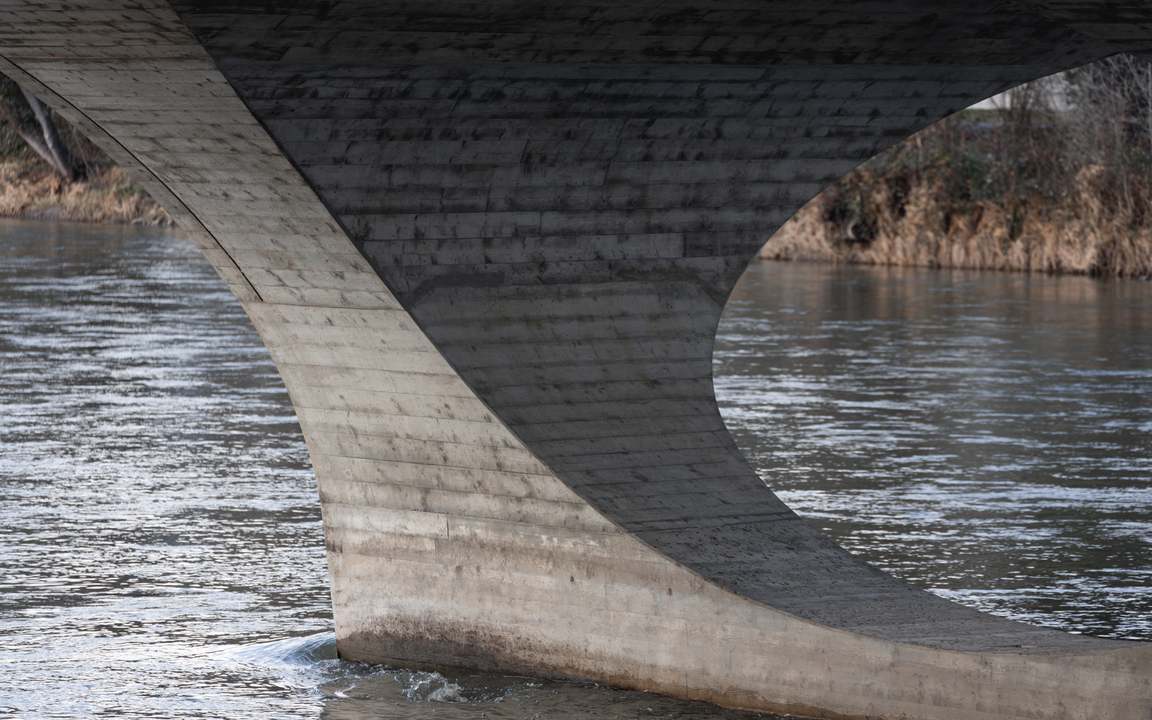 MKPHOTO, Architekturfotograf aus Aarau, Pont Neuf Aarau, Detailaufnahme ovaler Brückenpfeiler.