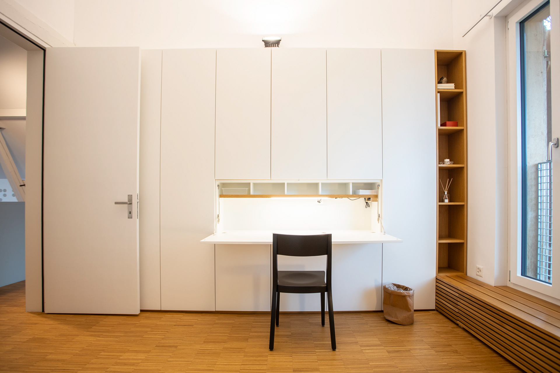 MKPHOTO, Architekturfotograf aus Aarau, Umgebaute Werkstatt in Gontenschwil, Einbauschränke mit Sekretär. 