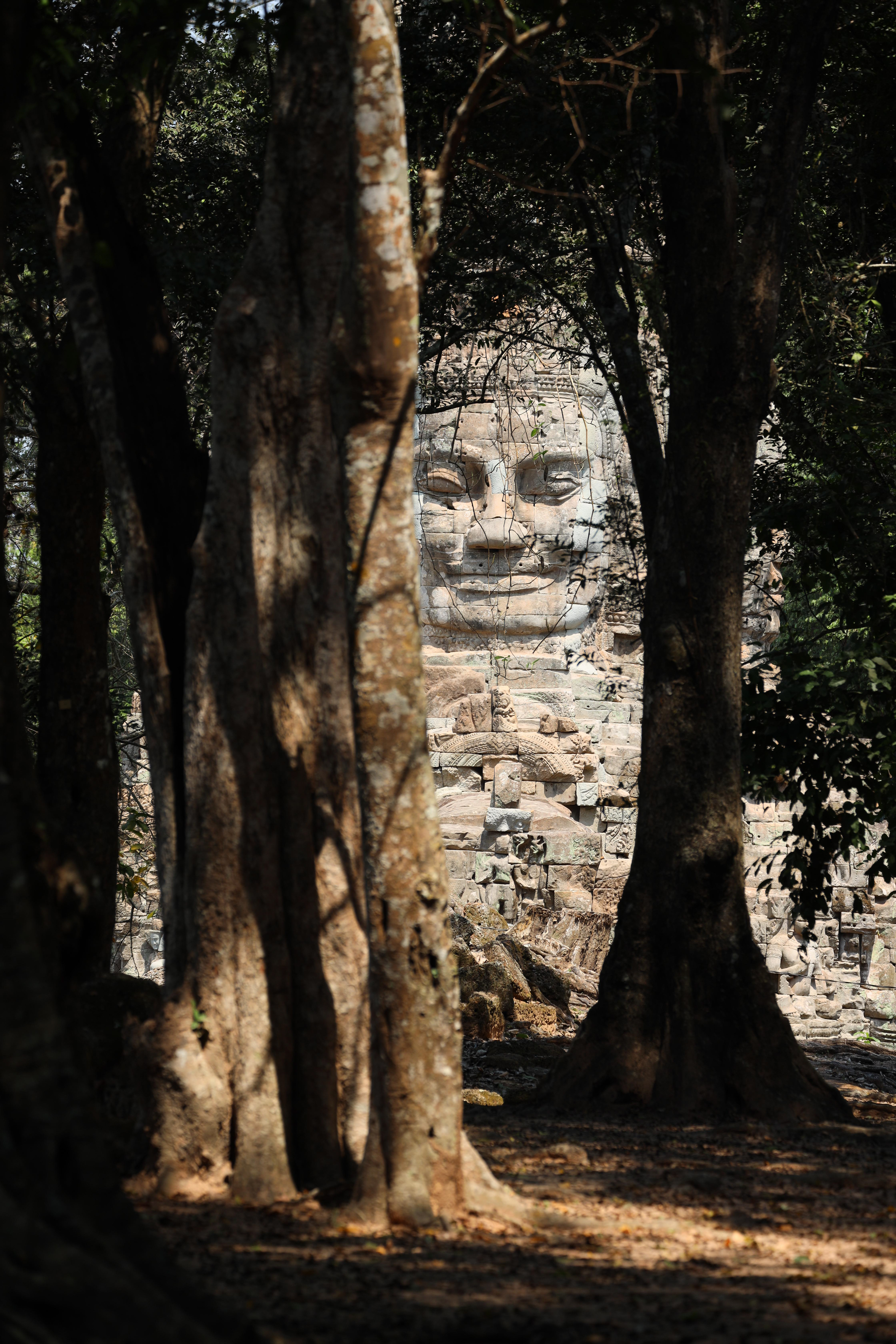 MKPHOTO, Landschaftsfotograf Schweiz, Statuen bei den Tempelanlagen von Angkor Thom in Kambodscha. 