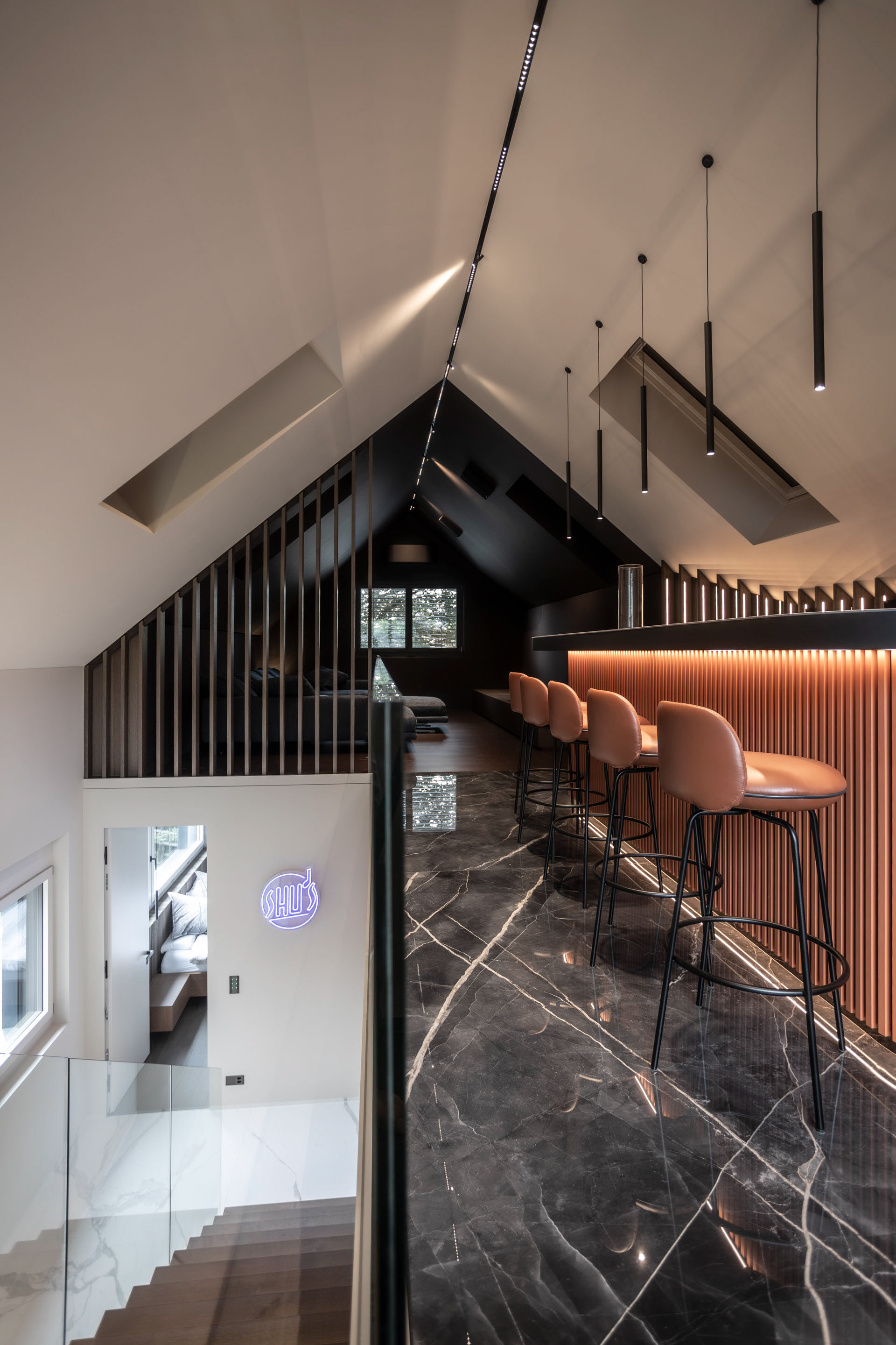 MKPHOTO, Architekturfotograf Aarau, Neubau Zofingen, Bar mit Homecinema. 