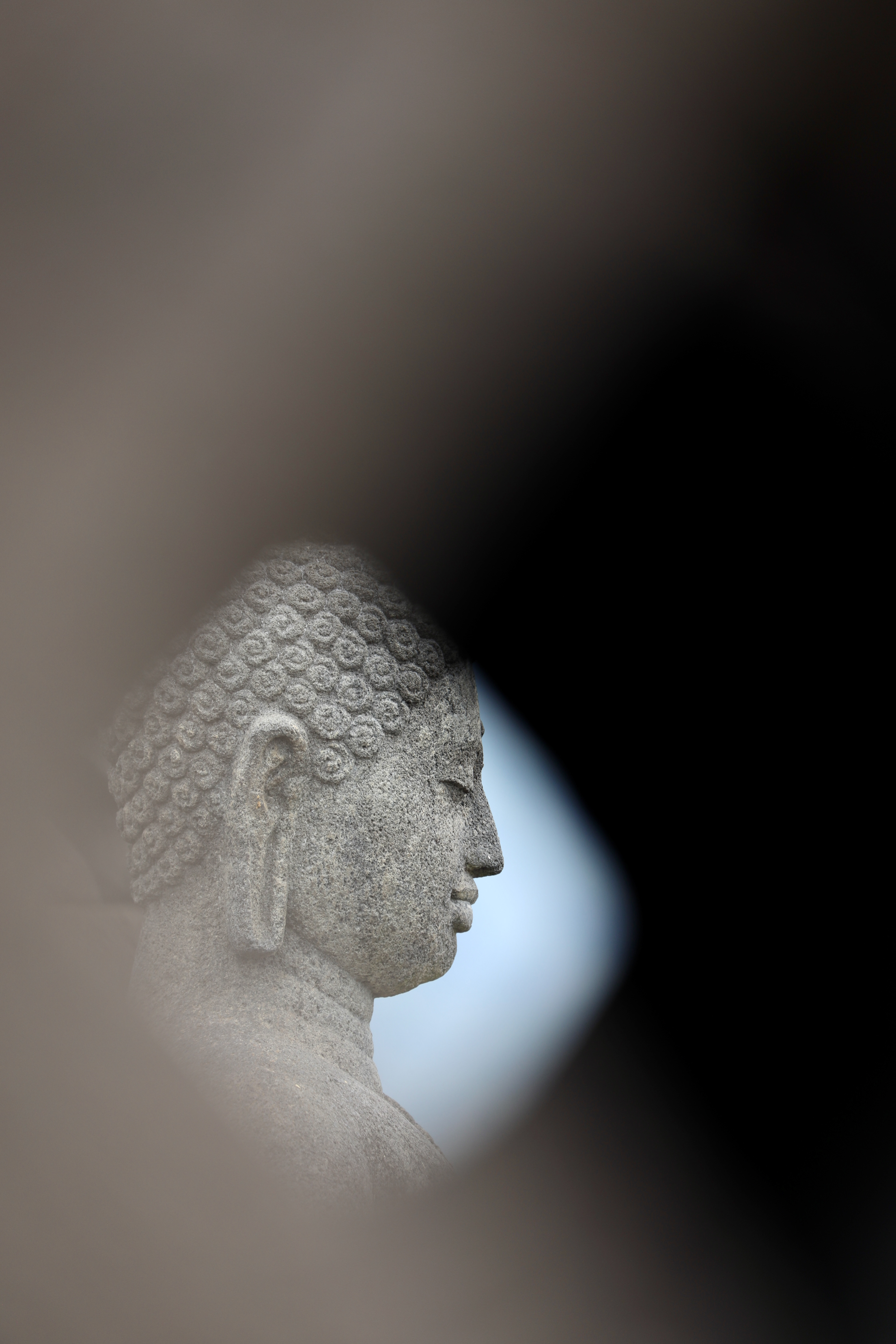 MKPHOTO, Landschaftsfotograf Schweiz, Buddha Statue bei den Tempelanlagen von Borobudur in Java, Indonesien. 