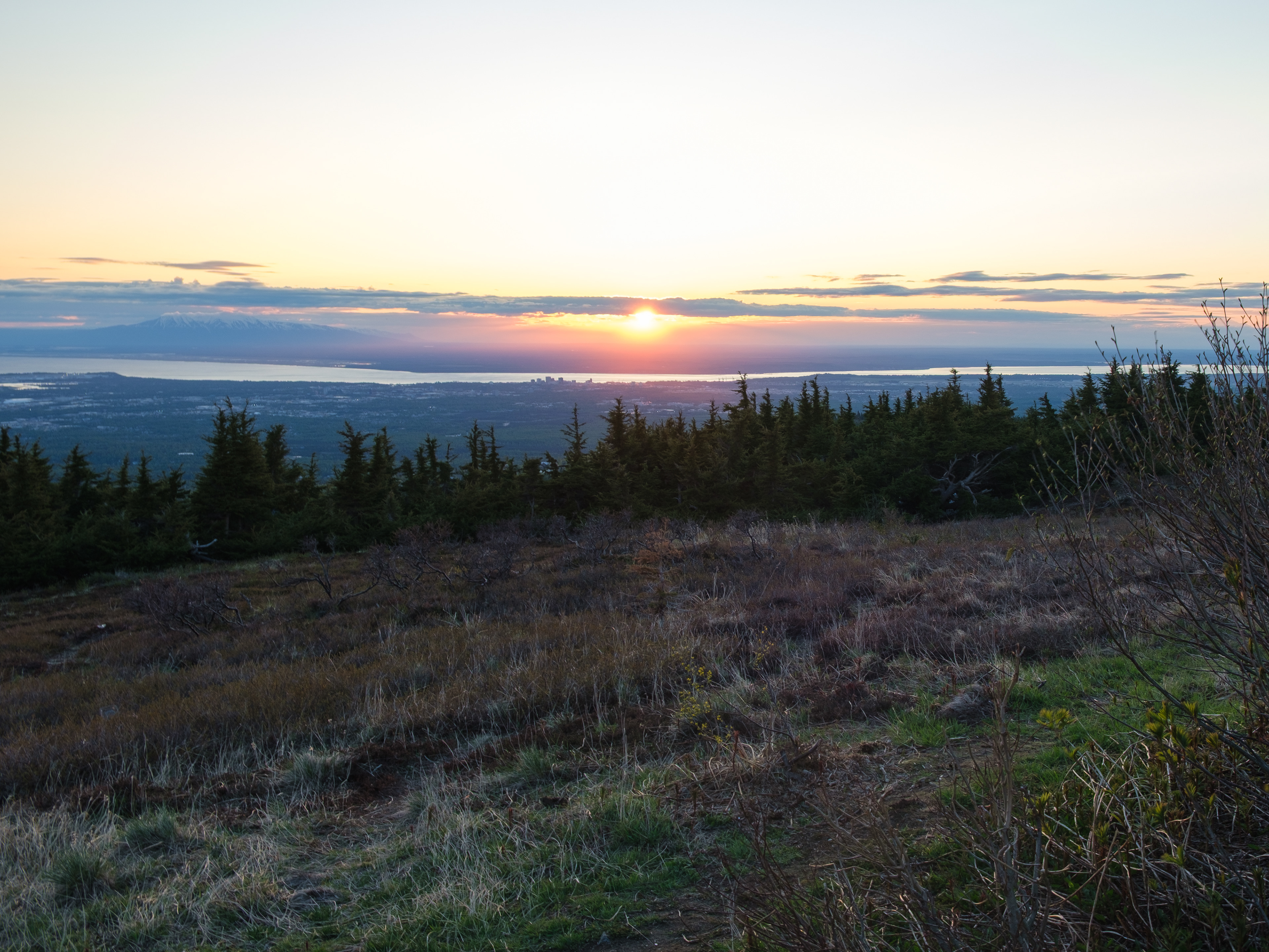 Sunset over Anchorage (ISO 200, f/8, 1/30 sec, 21.4mm, Av EC -0.67)