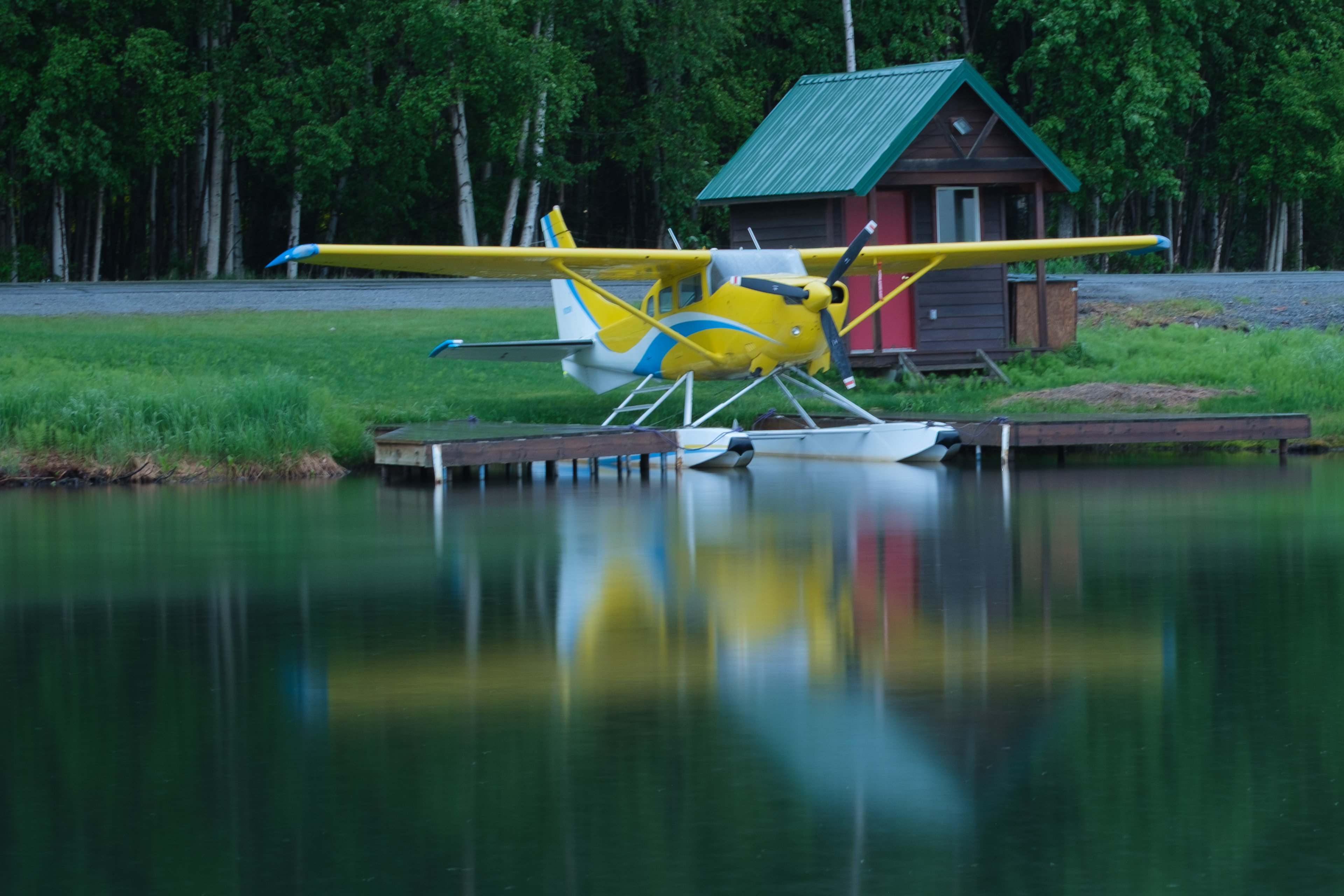 Floatplane on Lake Hood (ISO 160, f/8, 14 sec, 72.7mm, Av EC 0.33)