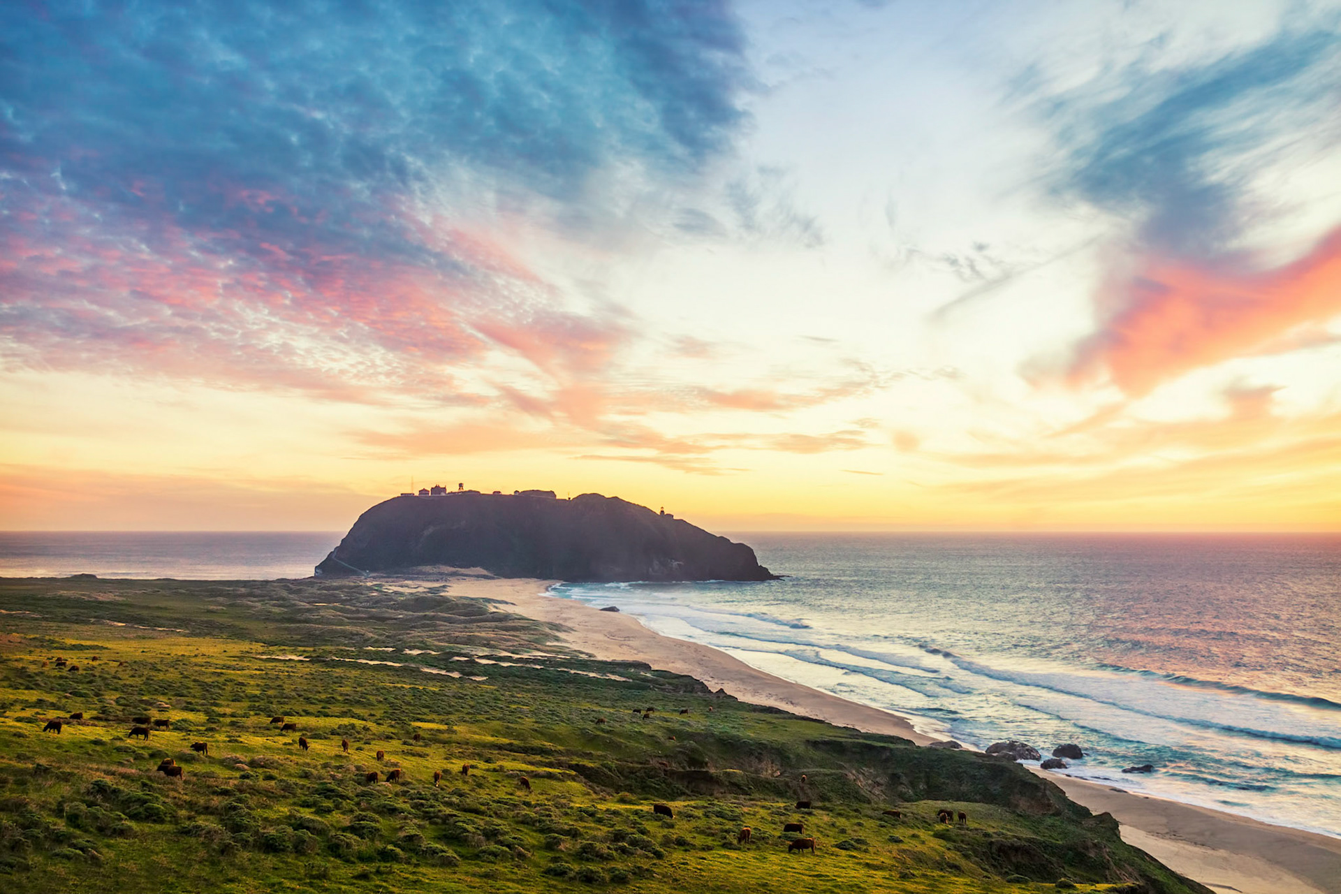 Originally published:
http://www.phototraces.com/deconstructing-photo/cows-at-point-sur-lightstation-california/