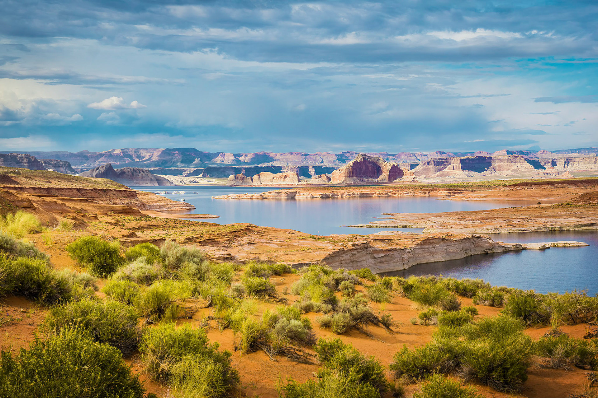 Originally published : http://www.phototraces.com/deconstructing-photo/beautiful-sunset-at-lake-powell-arizona/