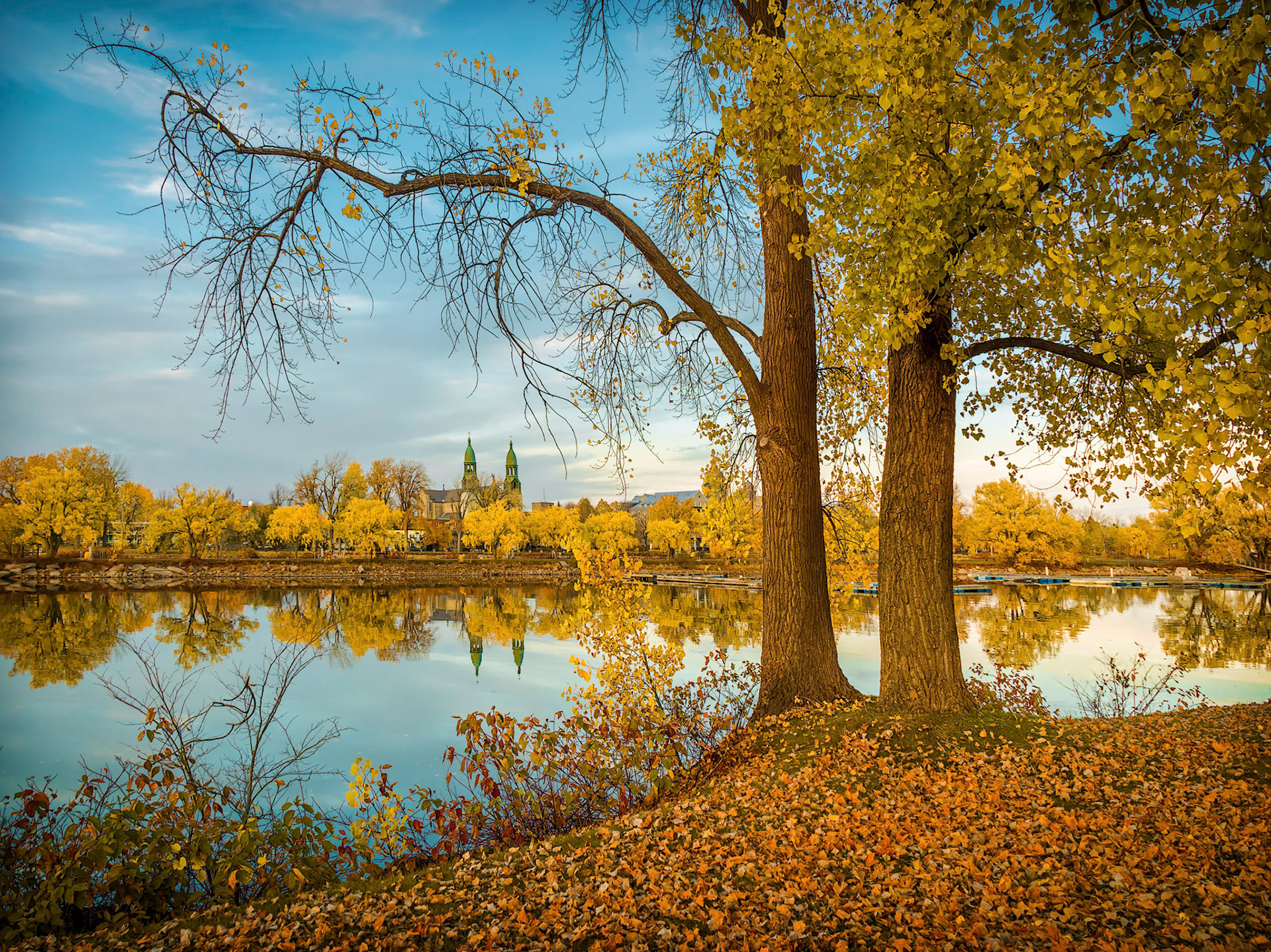 Originally published:
http://www.phototraces.com/deconstructing-photo/early-november-in-montreal-canada/