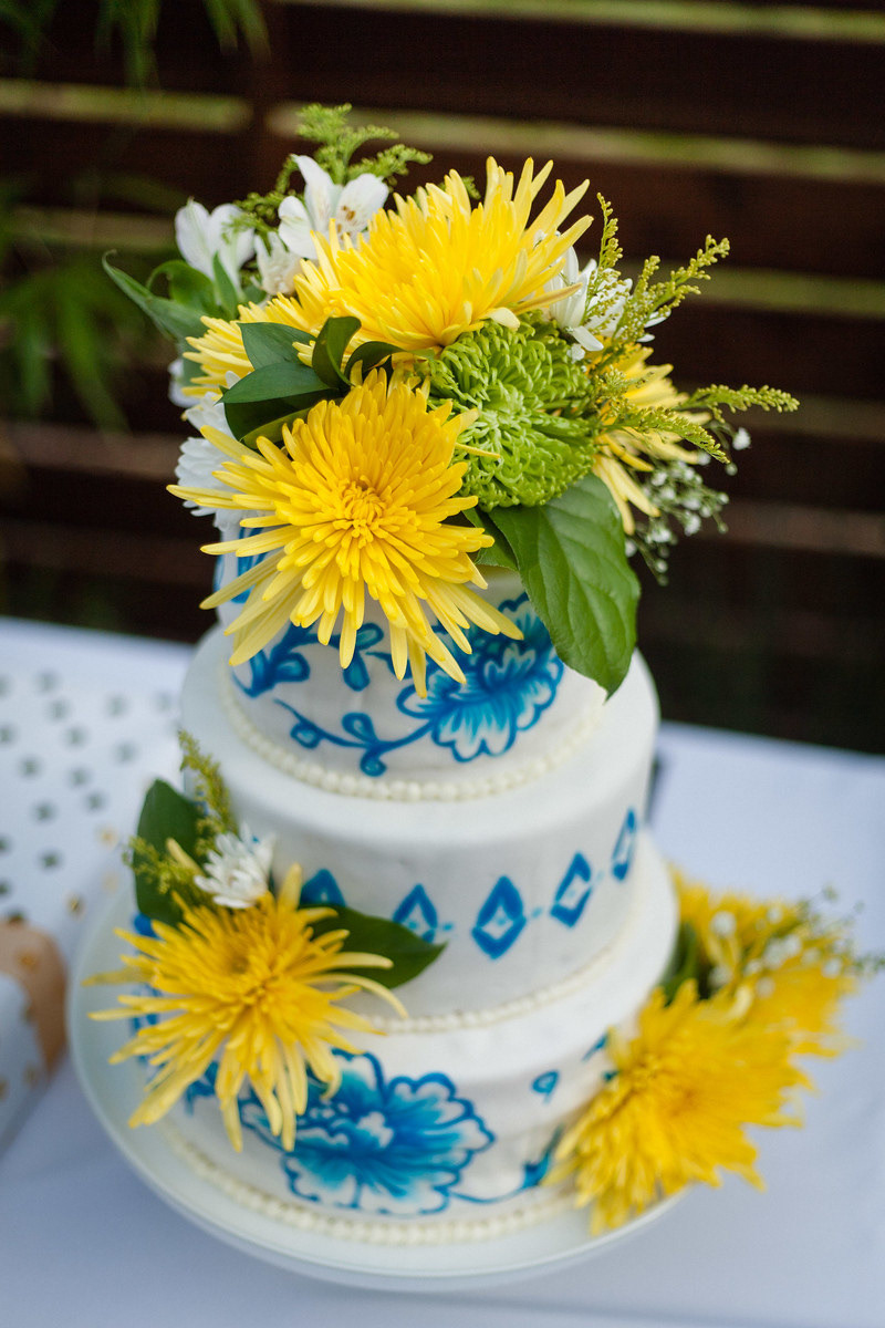 Fondant and edible dye with frresh flowers wedding cake, 2018