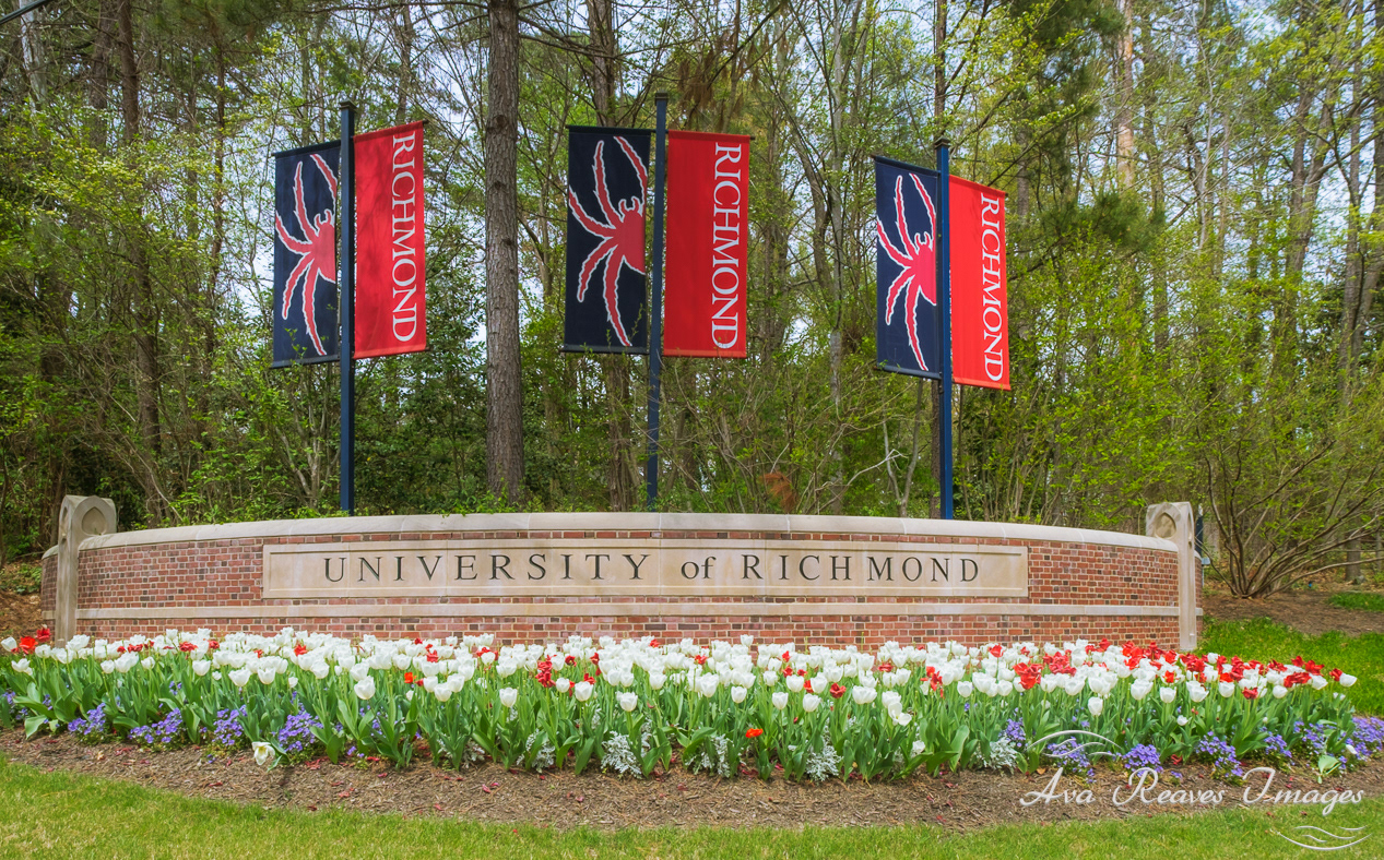 Entrance on River Rd to University of Richmond