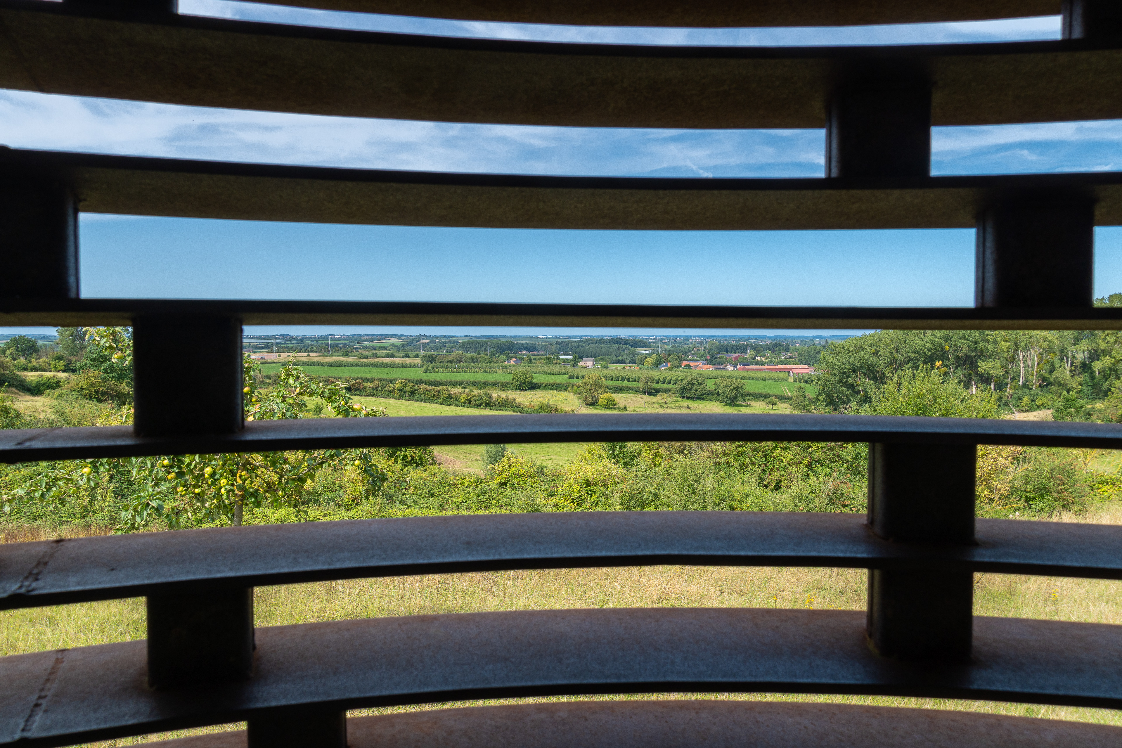 Doorkijkkerk "Reading between the lines"