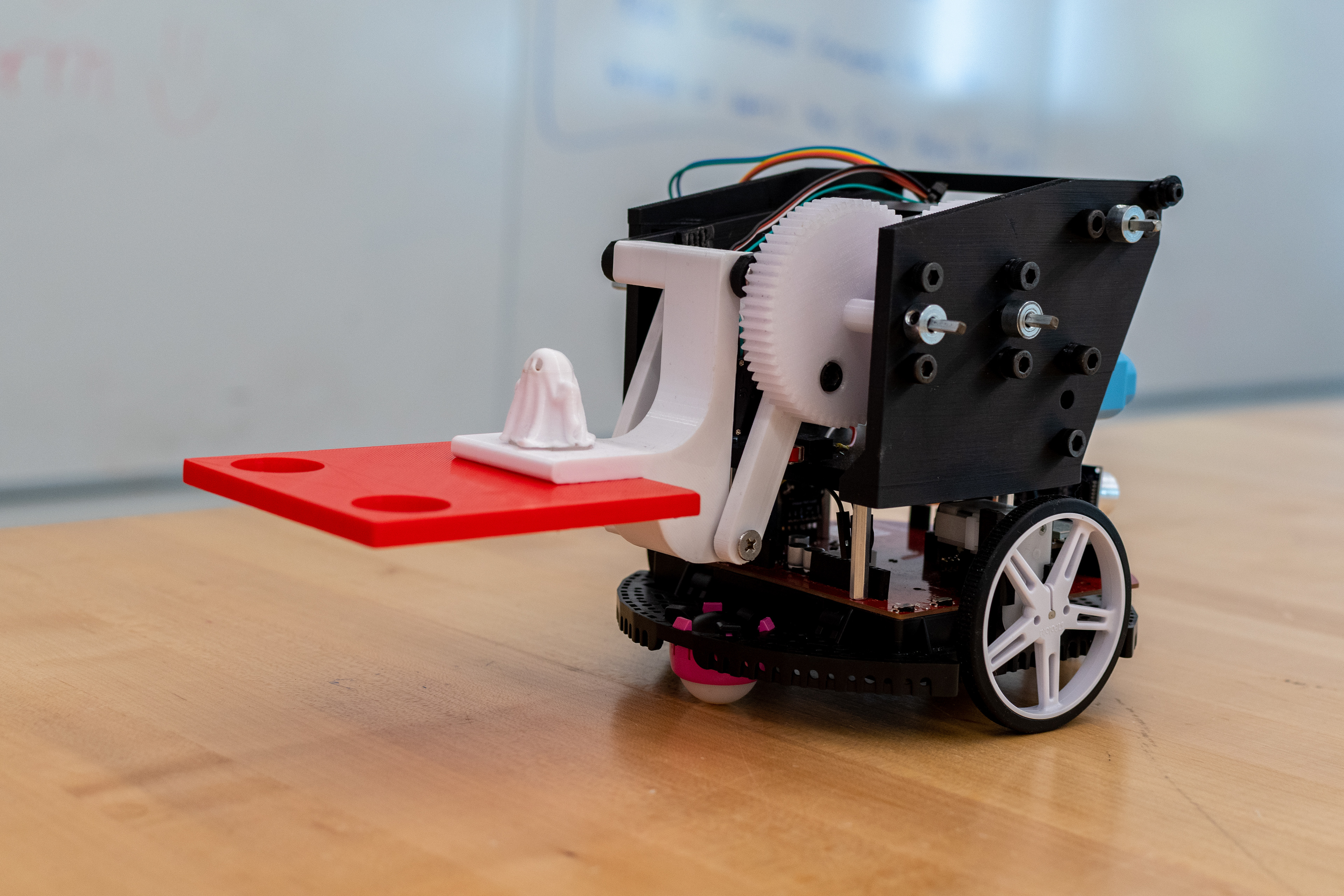 Bottom-out Gripper Robot with PLA Plate