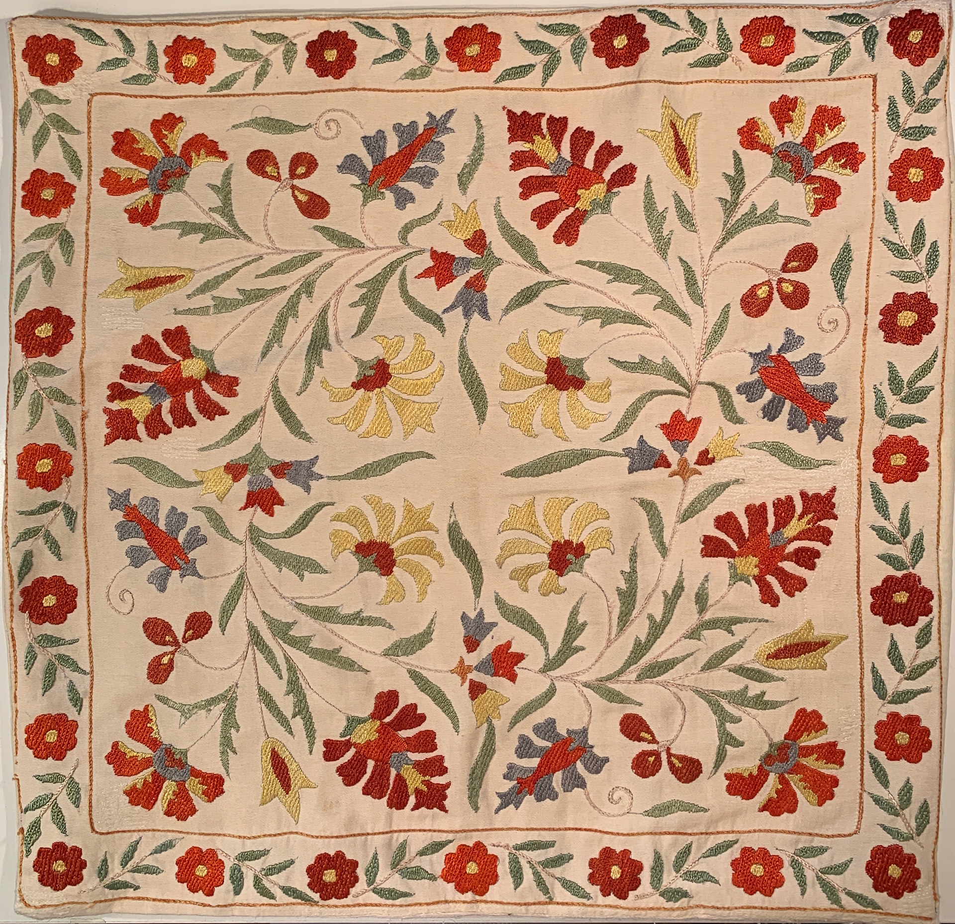 Hand-embroidered Suzani pillowcover, Morocco, Photo: Maissa Hamed ©