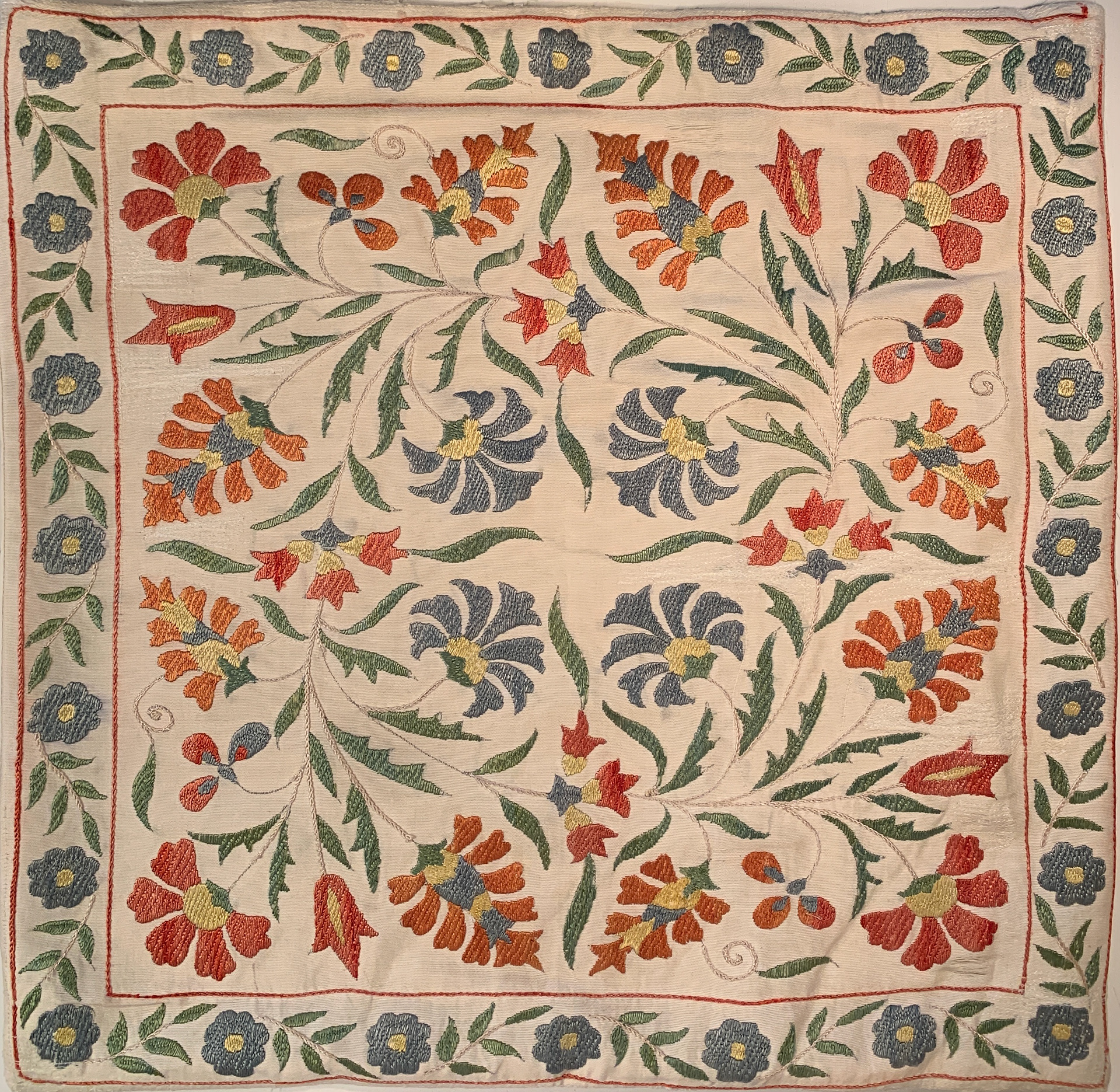 Hand-embroidered Suzani pillowcover, Morocco, Photo: Maissa Hamed ©