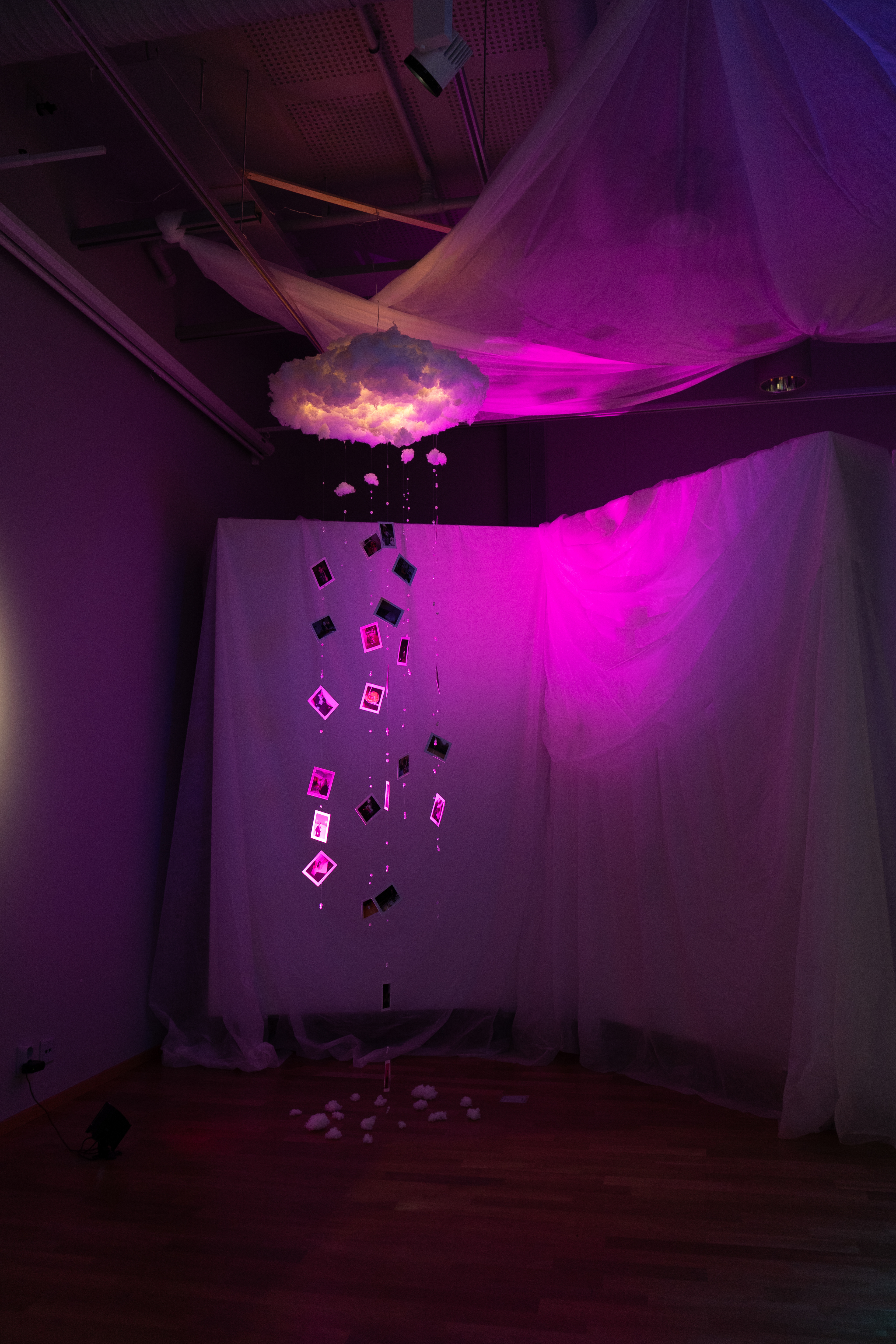 Perhe, mixed media, 2025