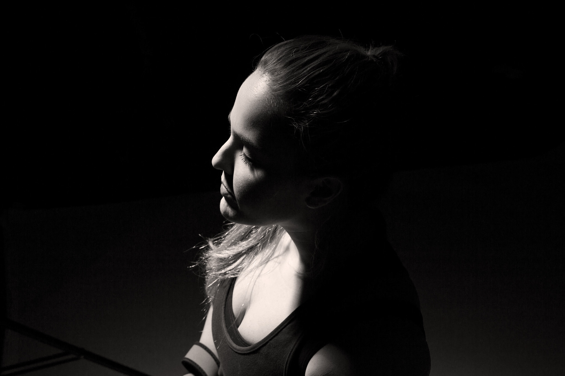 Estudo de iluminação em estúdio. Modelo: Monica Quinta.
